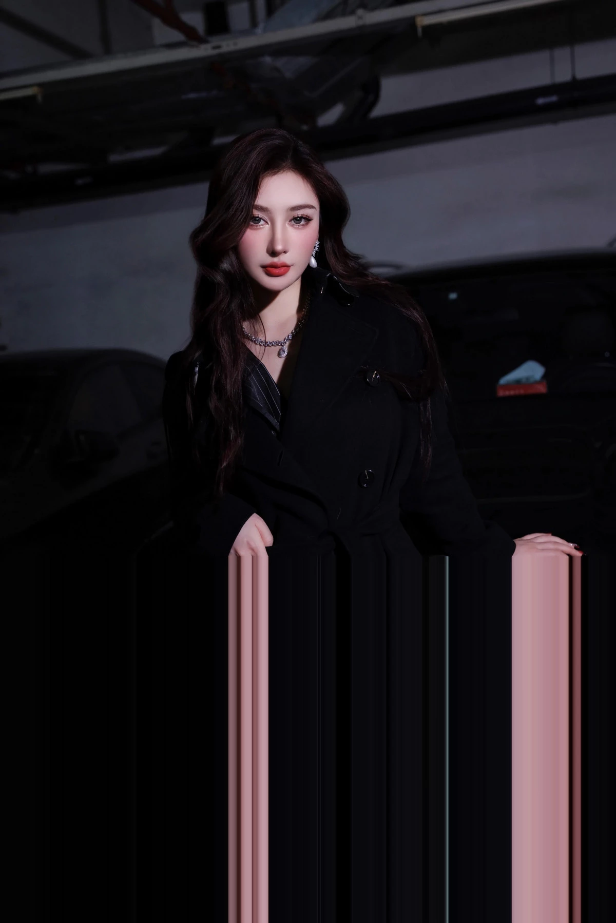 秀人集.com_[IMISS爱蜜社]Vol.768_模特蕾蕾醒了没性感黑色收身服饰配闪亮黑丝秀丰腴身材诱惑写真60P