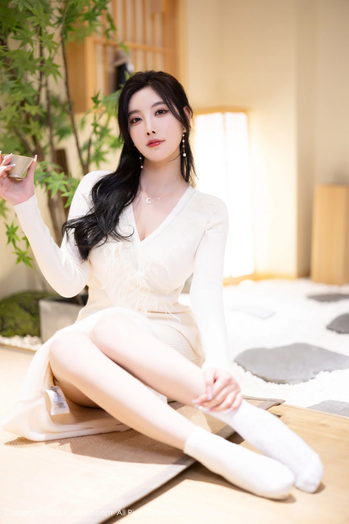 秀人集.com_[XiuRen秀人网]No.8363_女神杨晨晨Yome白色连衣长裙+白色情趣薄纱秀丰腴身材诱惑写真82P