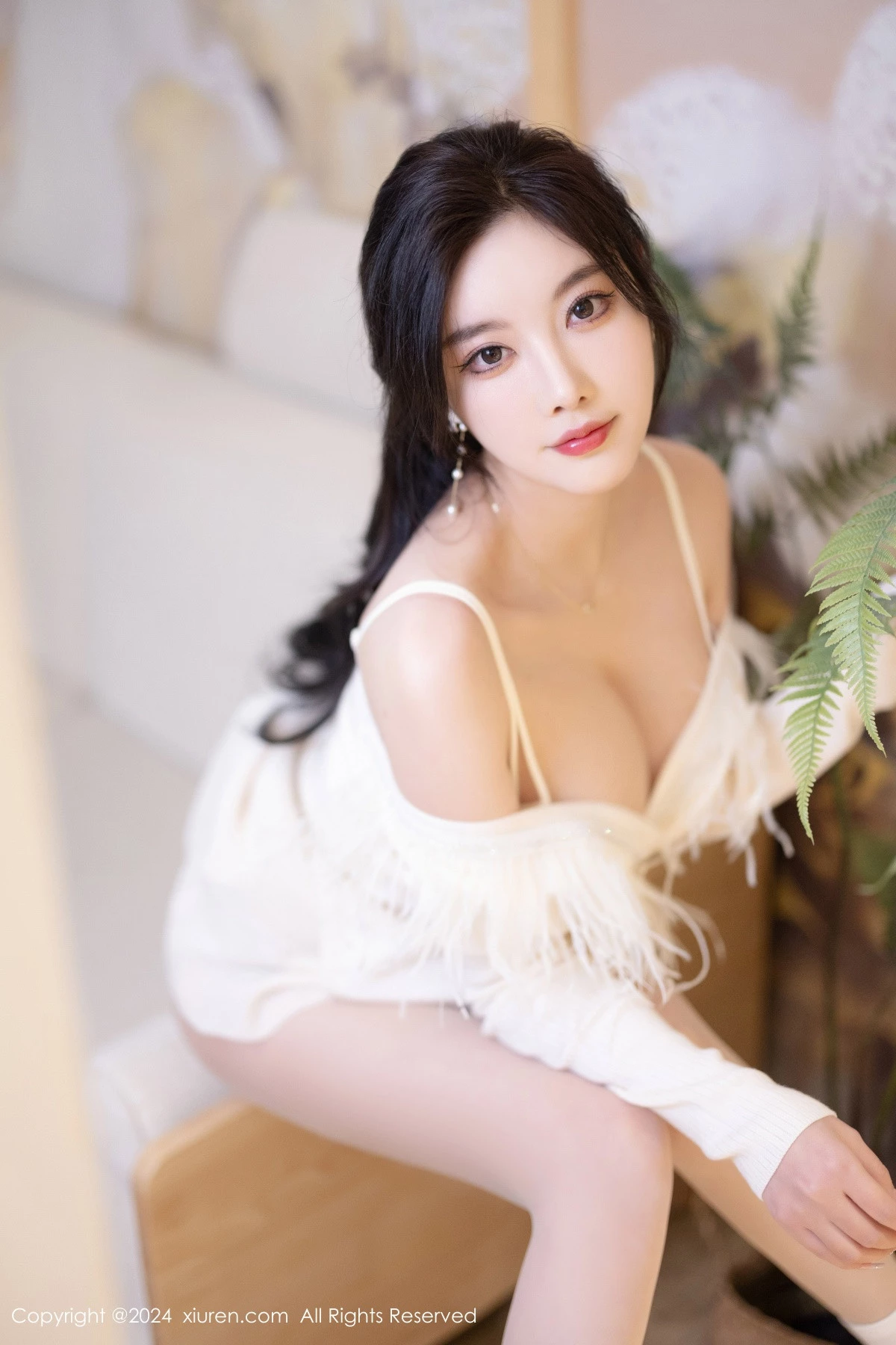 秀人集.com_[XiuRen秀人网]No.8363_女神杨晨晨Yome白色连衣长裙+白色情趣薄纱秀丰腴身材诱惑写真82P