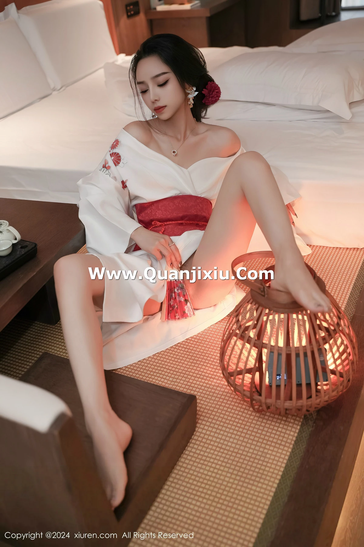 秀人集.com_[XiuRen秀人网]No.8367_模特苏曼兮宾馆场景性感白色日系和服半撩秀翘臀美腿诱惑写真85P