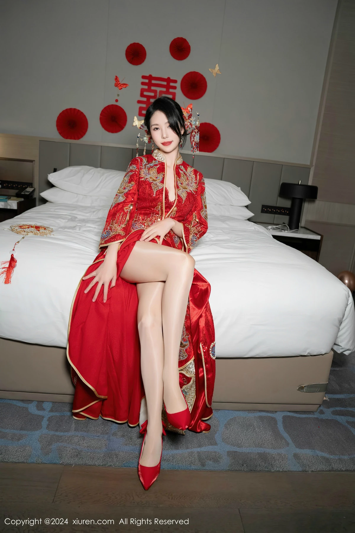 秀人集.com_[XiuRen秀人网]No.8376_模特利世性感红色新娘妆露红色内衣配超薄闪亮肉丝完美诱惑写真95P