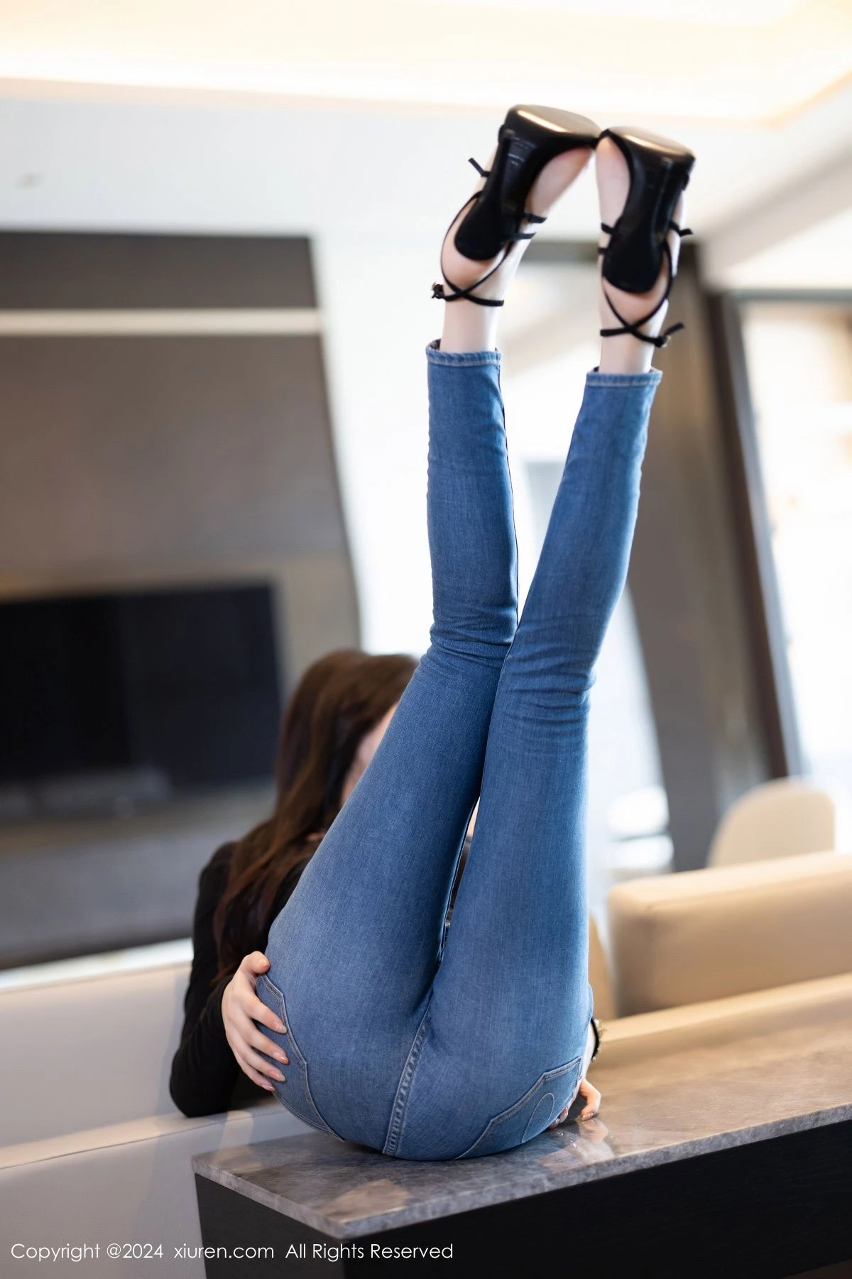 秀人集.com_[XiuRen秀人网]No.8385_模特徐莉芝Booty黑色露背上衣+皮质连衣裙秀曼妙身姿诱惑写真92P