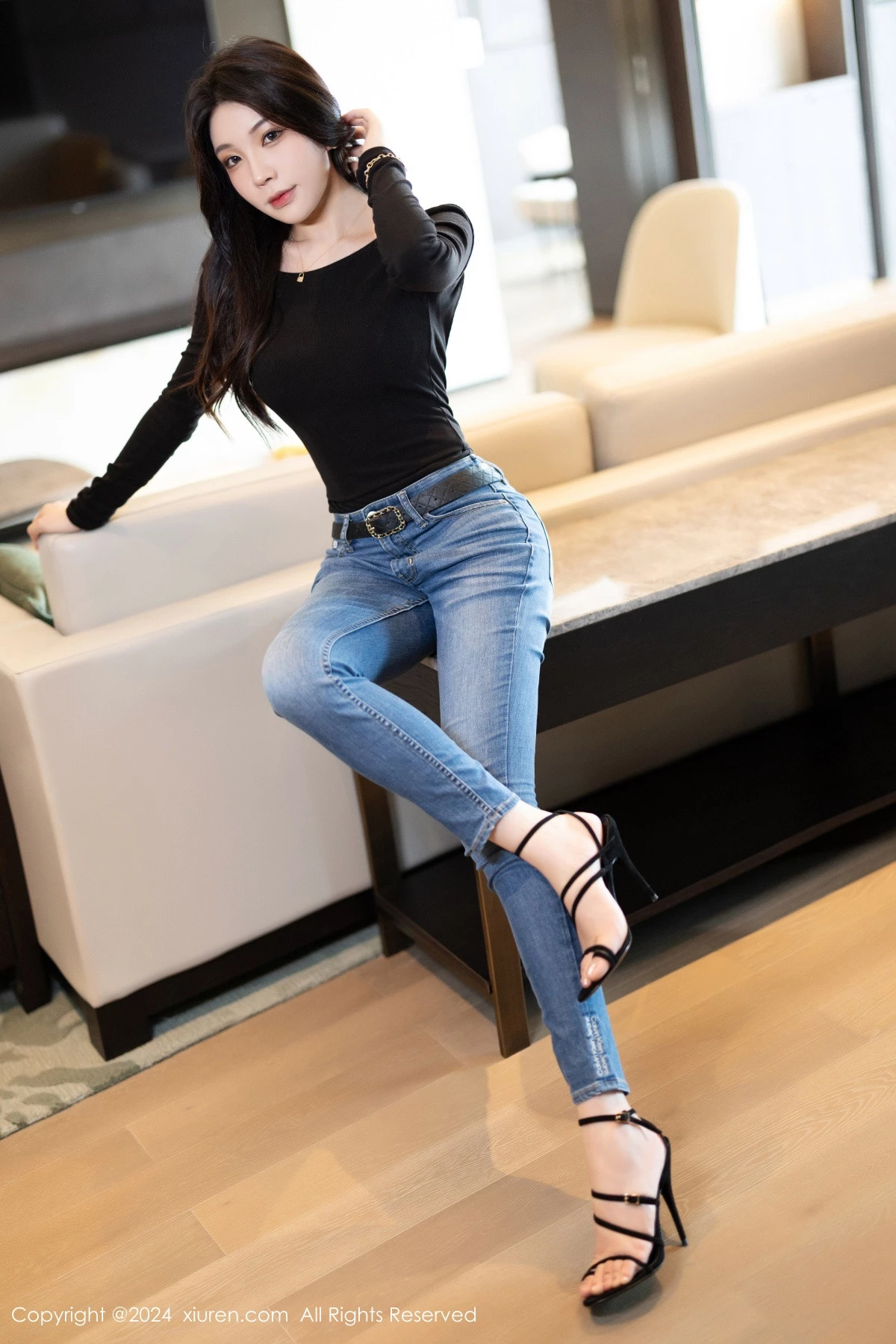 秀人集.com_[XiuRen秀人网]No.8385_模特徐莉芝Booty黑色露背上衣+皮质连衣裙秀曼妙身姿诱惑写真92P