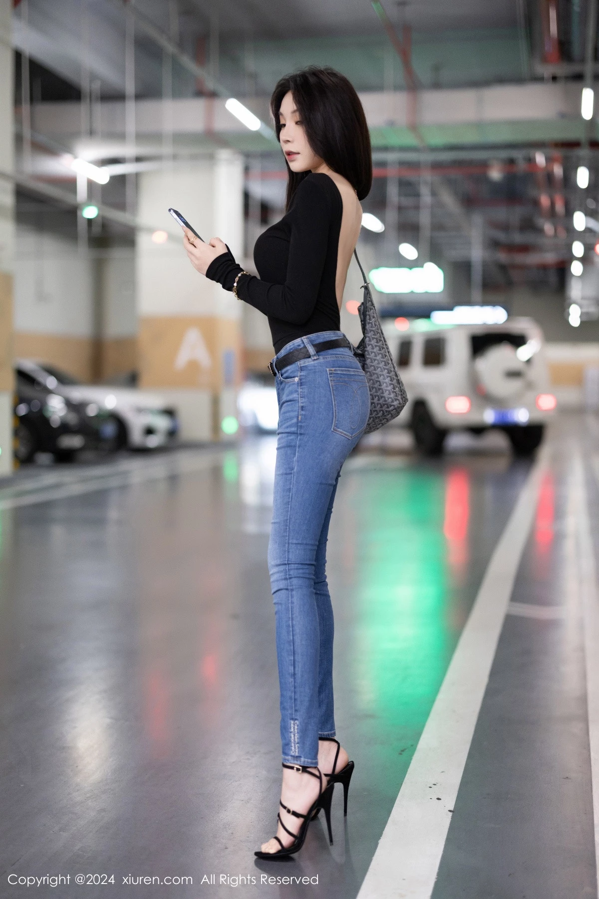 秀人集.com_[XiuRen秀人网]No.8385_模特徐莉芝Booty黑色露背上衣+皮质连衣裙秀曼妙身姿诱惑写真92P