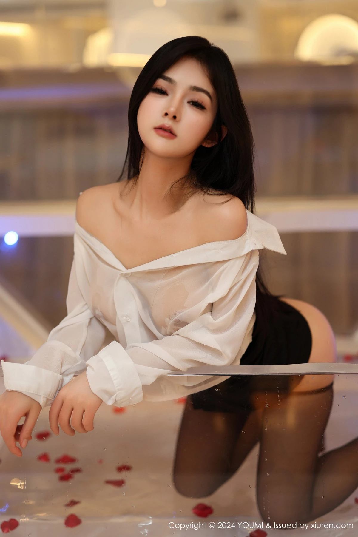 秀人集.com_[YouMi尤蜜荟]Vol.1050_模特谭小灵性感薄透白T配黑短裙露超薄黑丝秀翘臀美腿诱惑写真90P