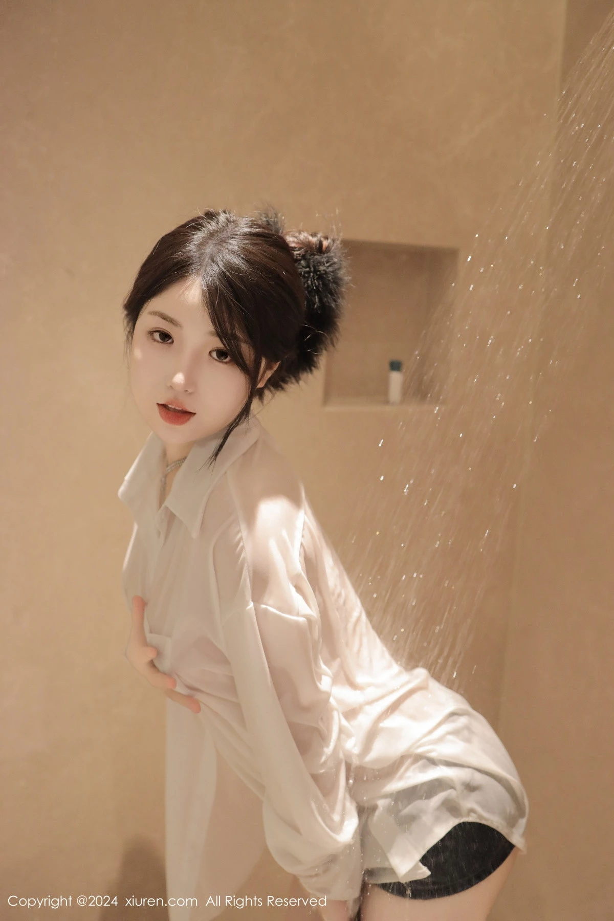 秀人集.com_[XiuRen秀人网]No.8400_模特陈小花浴室性感白色轻透上衣配牛仔短裤秀曼妙身姿诱惑写真77P