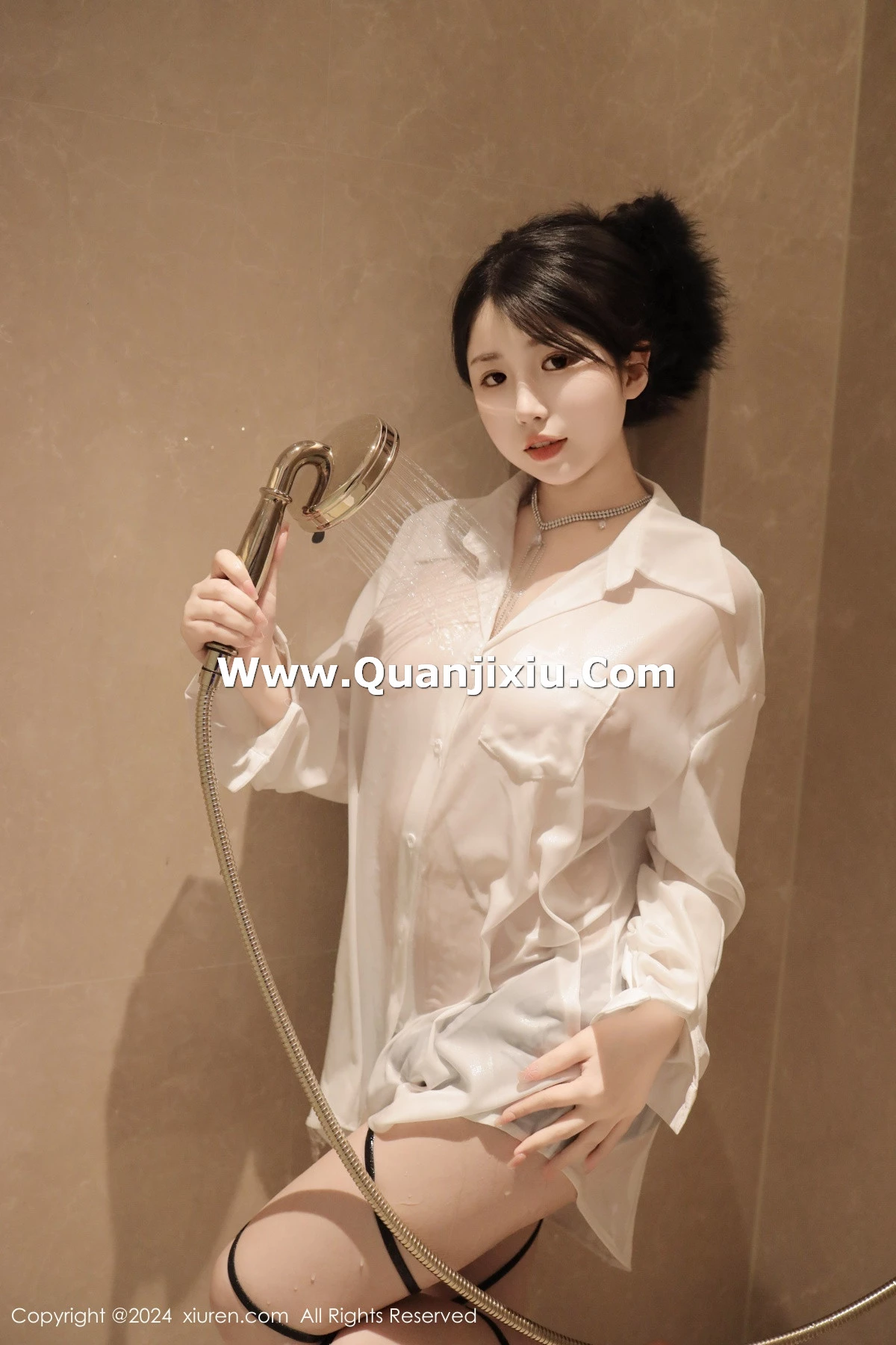 秀人集.com_[XiuRen秀人网]No.8400_模特陈小花浴室性感白色轻透上衣配牛仔短裤秀曼妙身姿诱惑写真77P