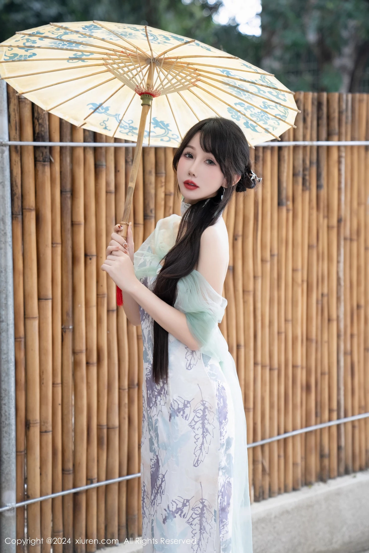 秀人集.com_[XiuRen秀人网]No.8448_模特波巧酱性感黑色薄纱肚兜+图案旗袍配闪亮肉丝完美诱惑写真96P