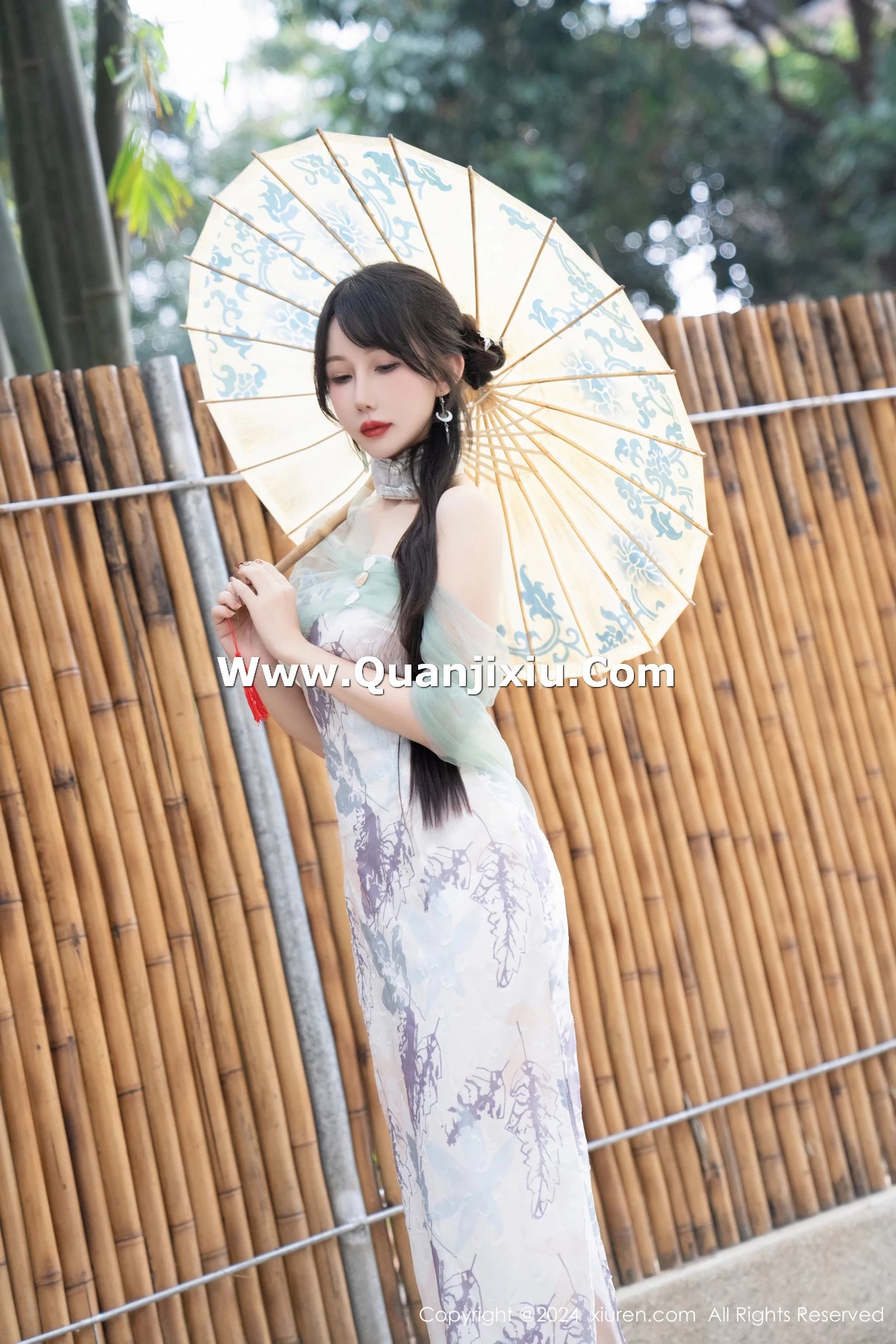 秀人集.com_[XiuRen秀人网]No.8448_模特波巧酱性感黑色薄纱肚兜+图案旗袍配闪亮肉丝完美诱惑写真96P