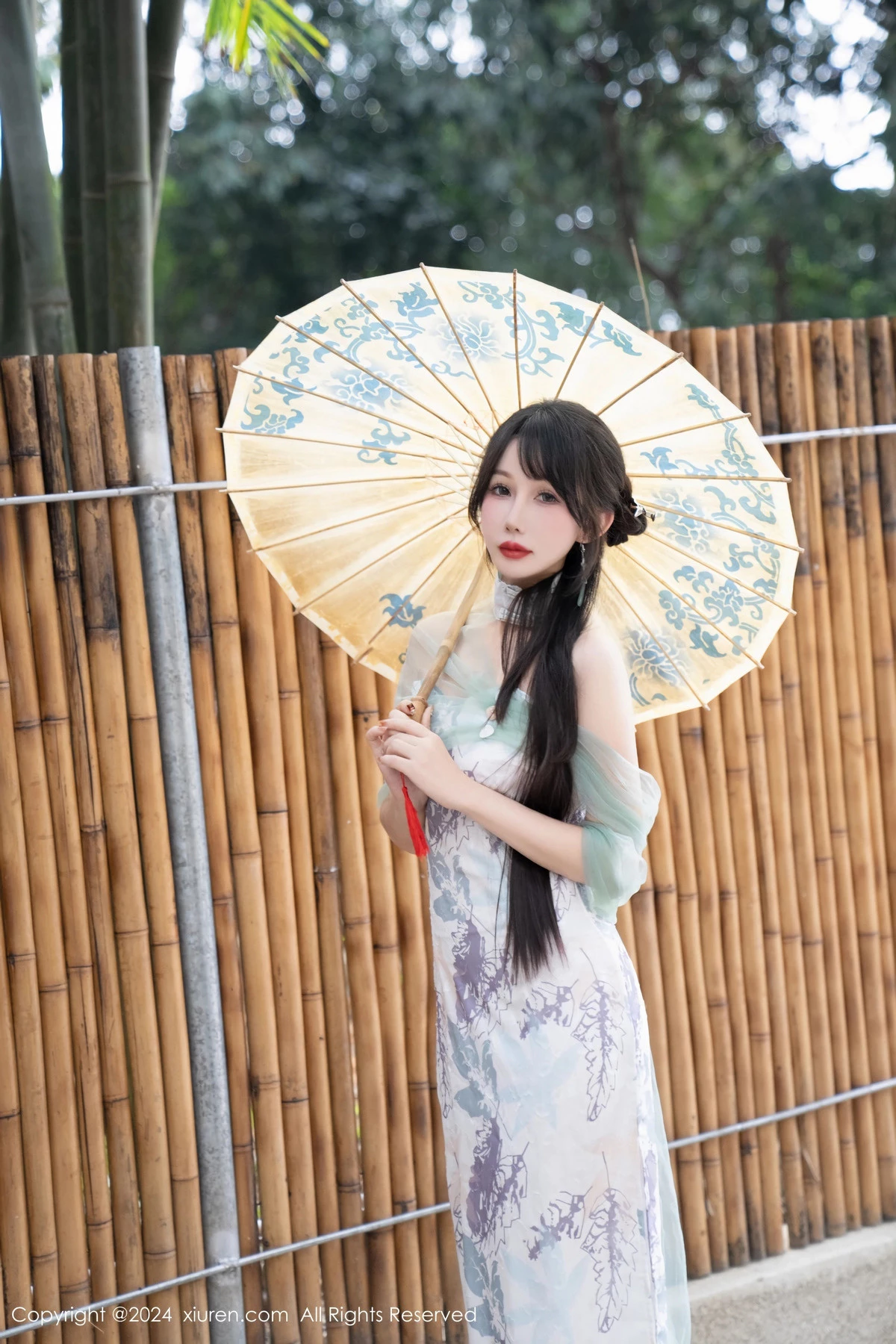 秀人集.com_[XiuRen秀人网]No.8448_模特波巧酱性感黑色薄纱肚兜+图案旗袍配闪亮肉丝完美诱惑写真96P