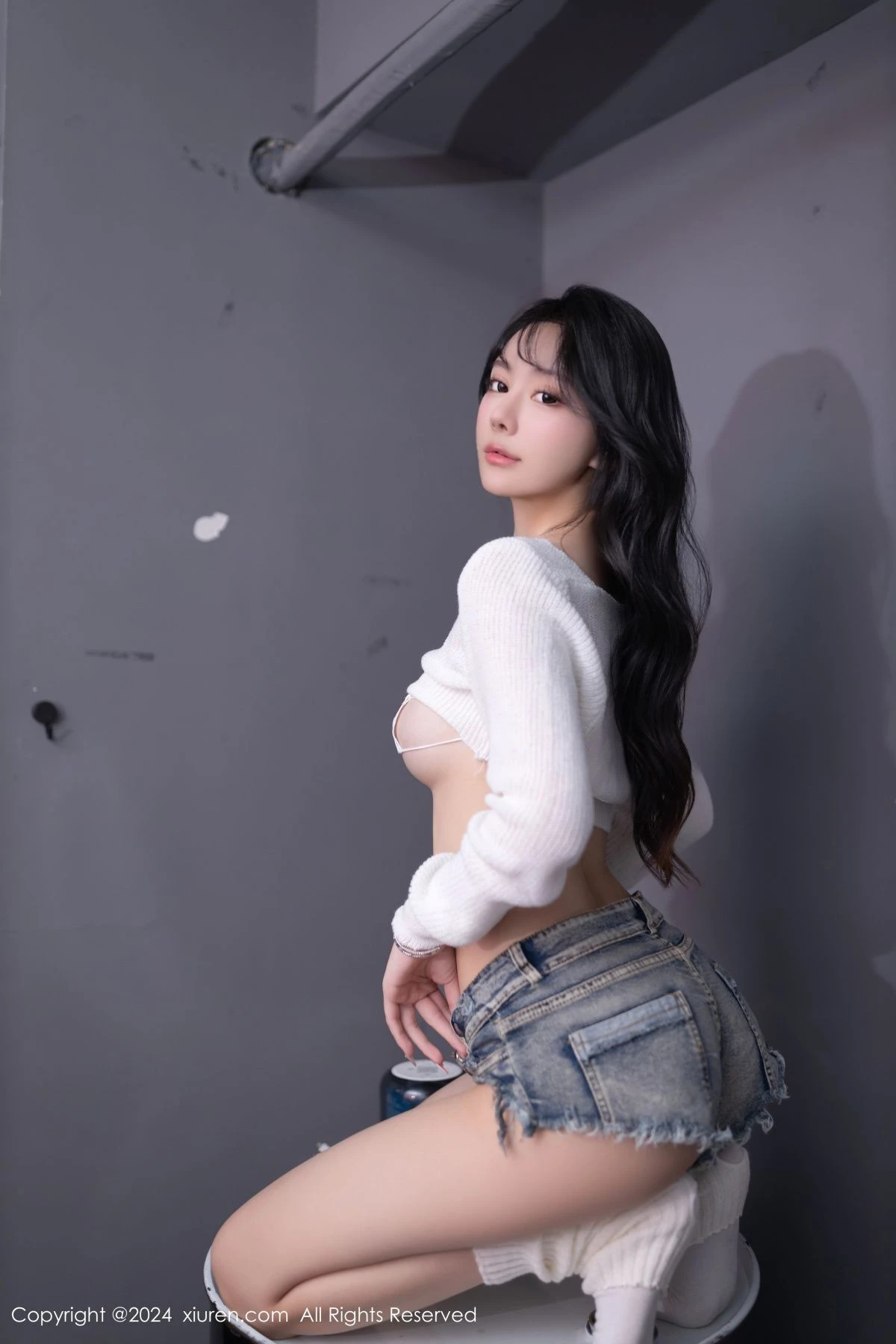 秀人集.com_[XiuRen秀人网]No.8458_模特幼幼性感白色上衣配牛仔短裤半脱秀惹火身材迷人诱惑写真80P