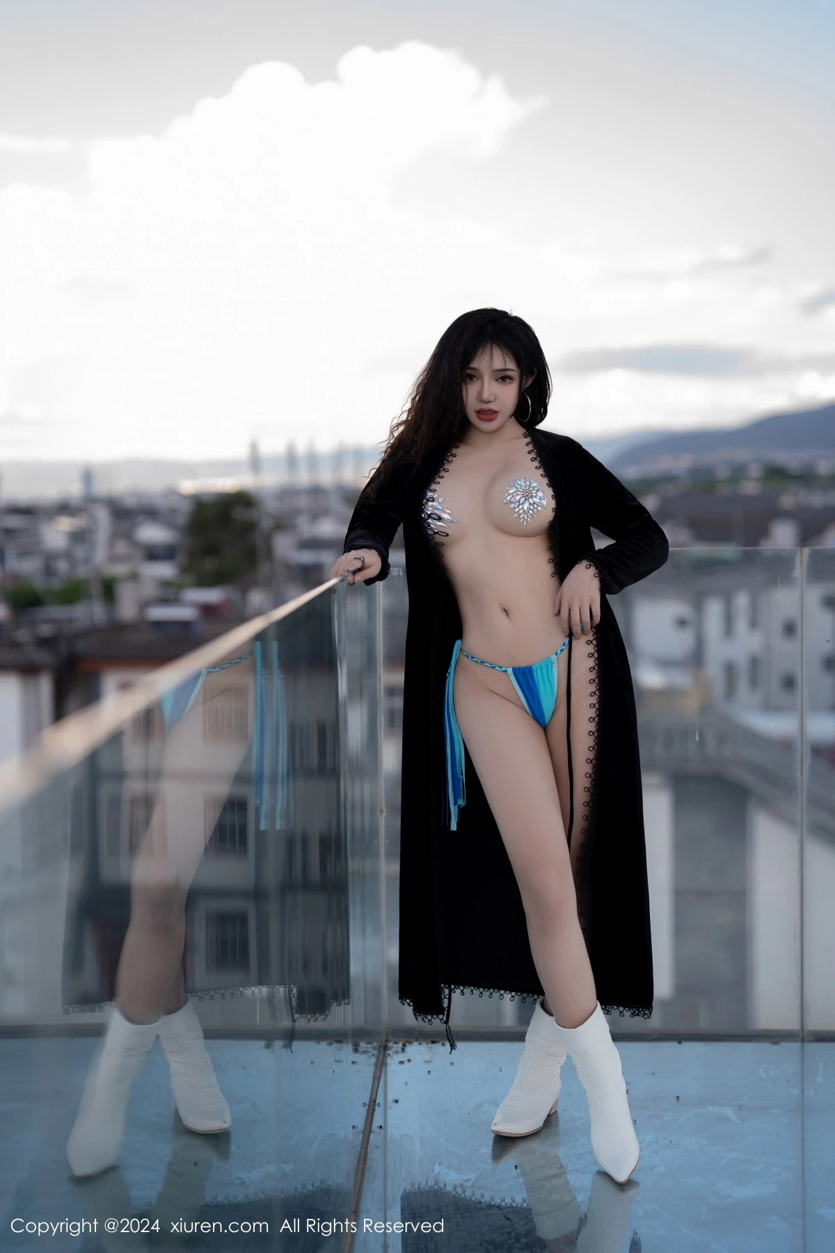 秀人集.com_[XiuRen秀人网]No.8460_模特文静儿性感黑色服饰露蓝色比基尼秀凹凸身材撩人诱惑写真56P