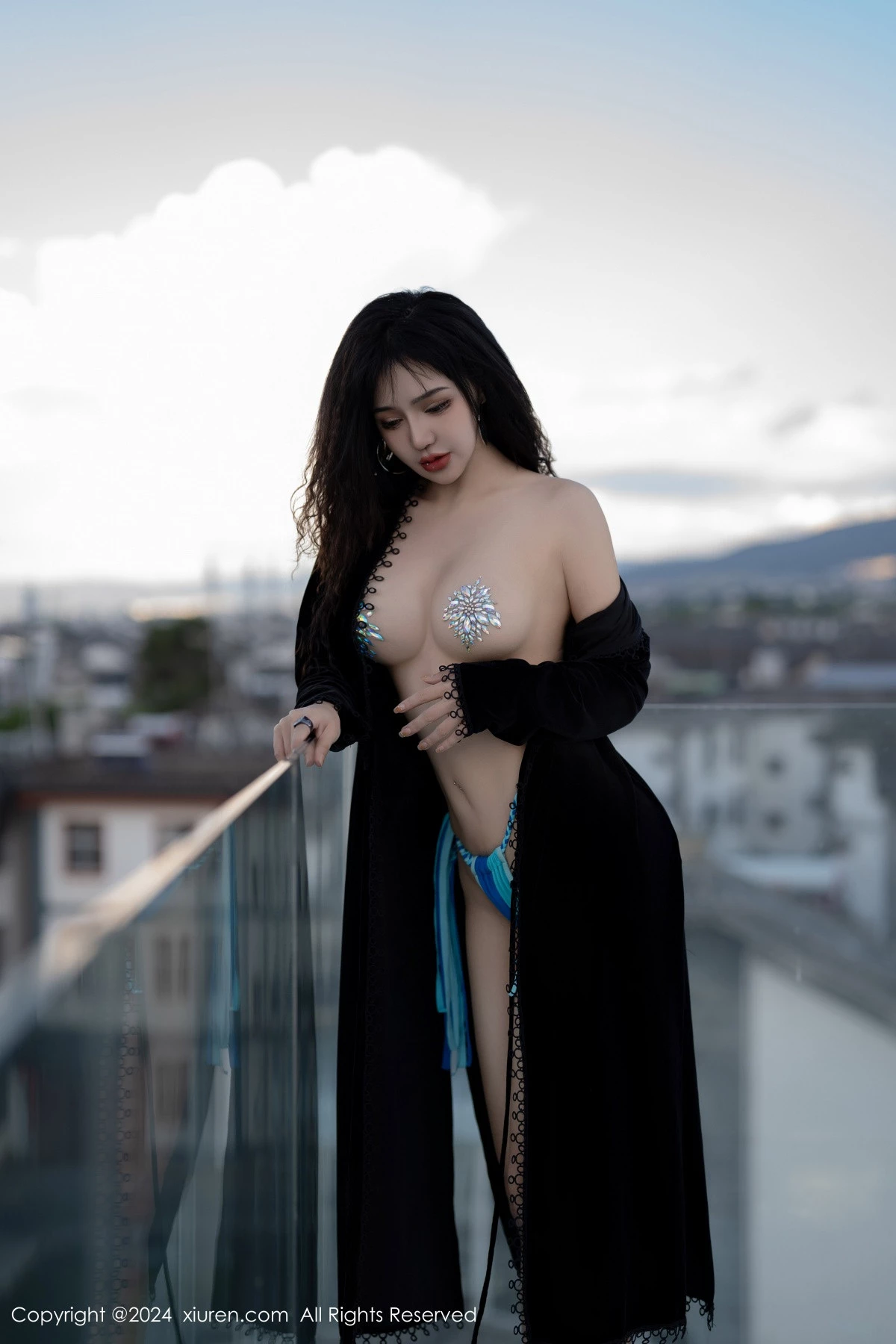 秀人集.com_[XiuRen秀人网]No.8460_模特文静儿性感黑色服饰露蓝色比基尼秀凹凸身材撩人诱惑写真56P