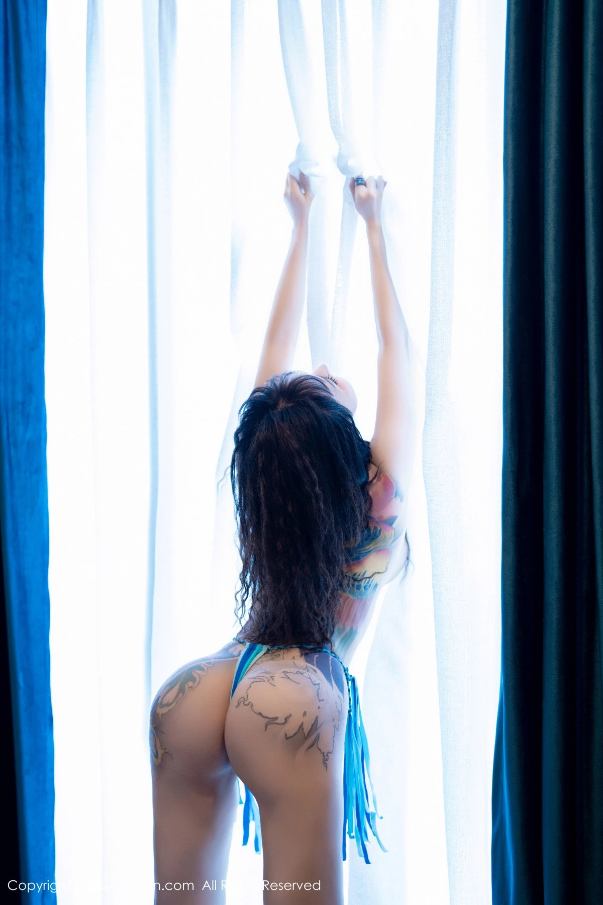 秀人集.com_[XiuRen秀人网]No.8460_模特文静儿性感黑色服饰露蓝色比基尼秀凹凸身材撩人诱惑写真56P