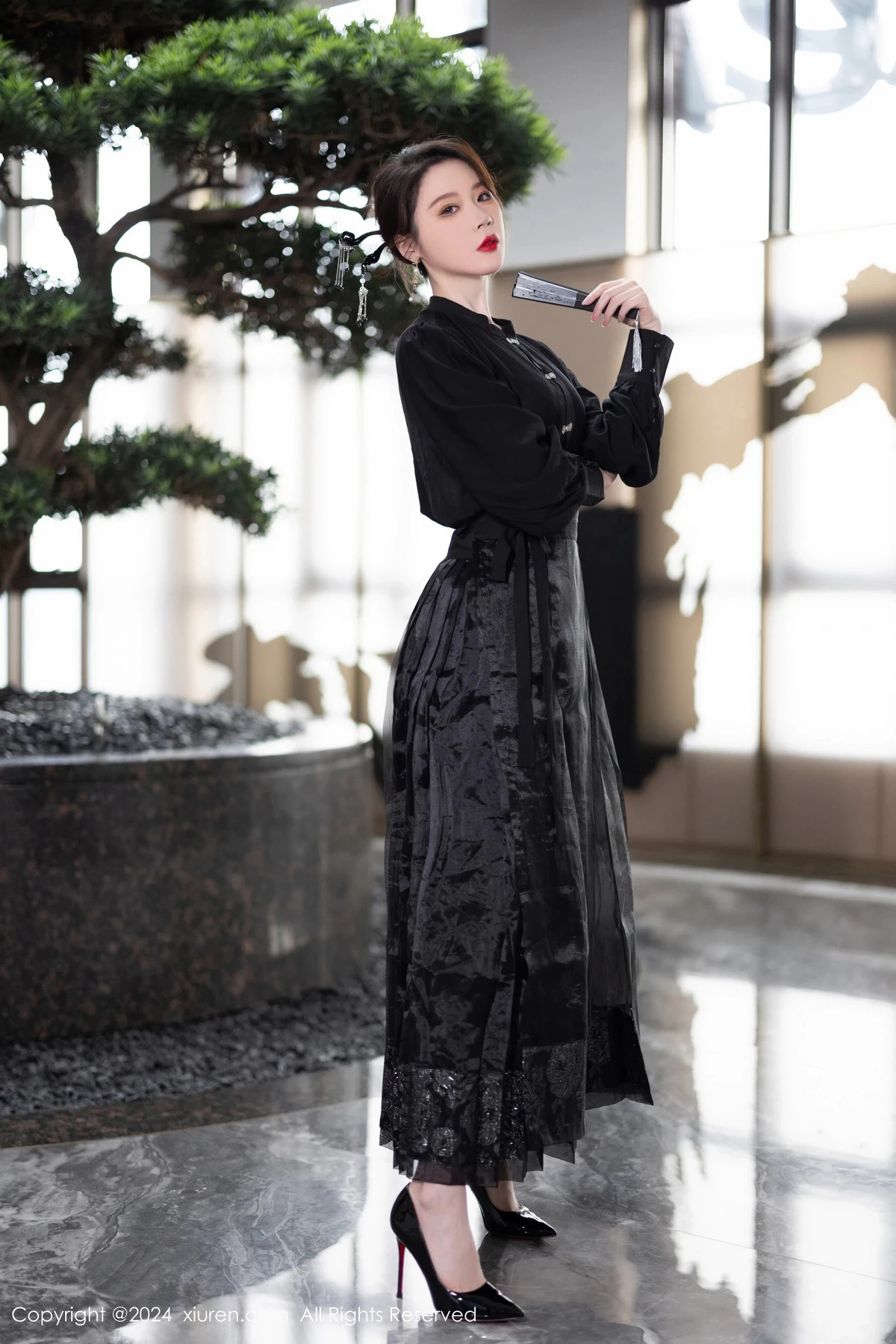 秀人集.com_[XiuRen秀人网]No.8465_模特梦心玥性感黑色长裙露浅黄色内衣秀高挑曼妙身姿诱惑写真82P