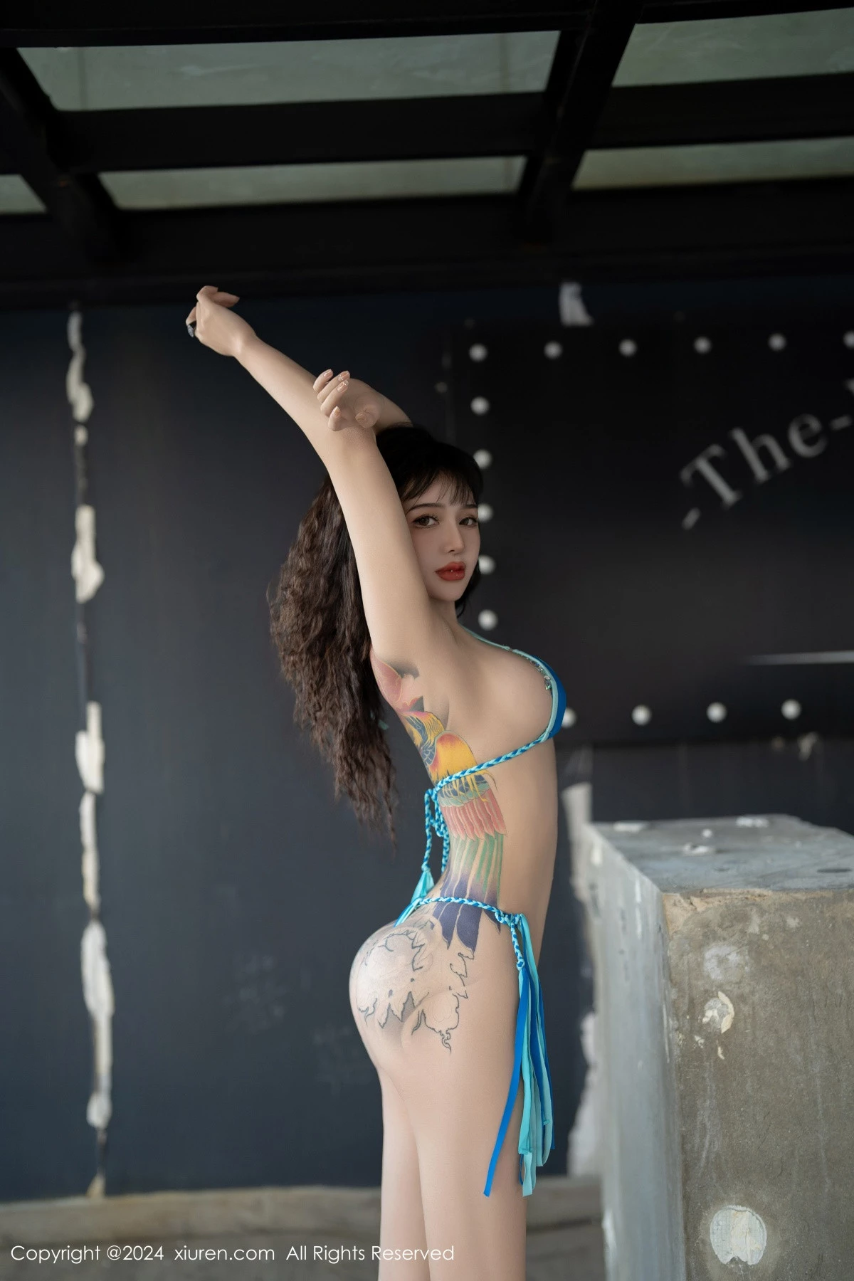 秀人集.com_[XiuRen秀人网]No.8460_模特文静儿性感黑色服饰露蓝色比基尼秀凹凸身材撩人诱惑写真56P