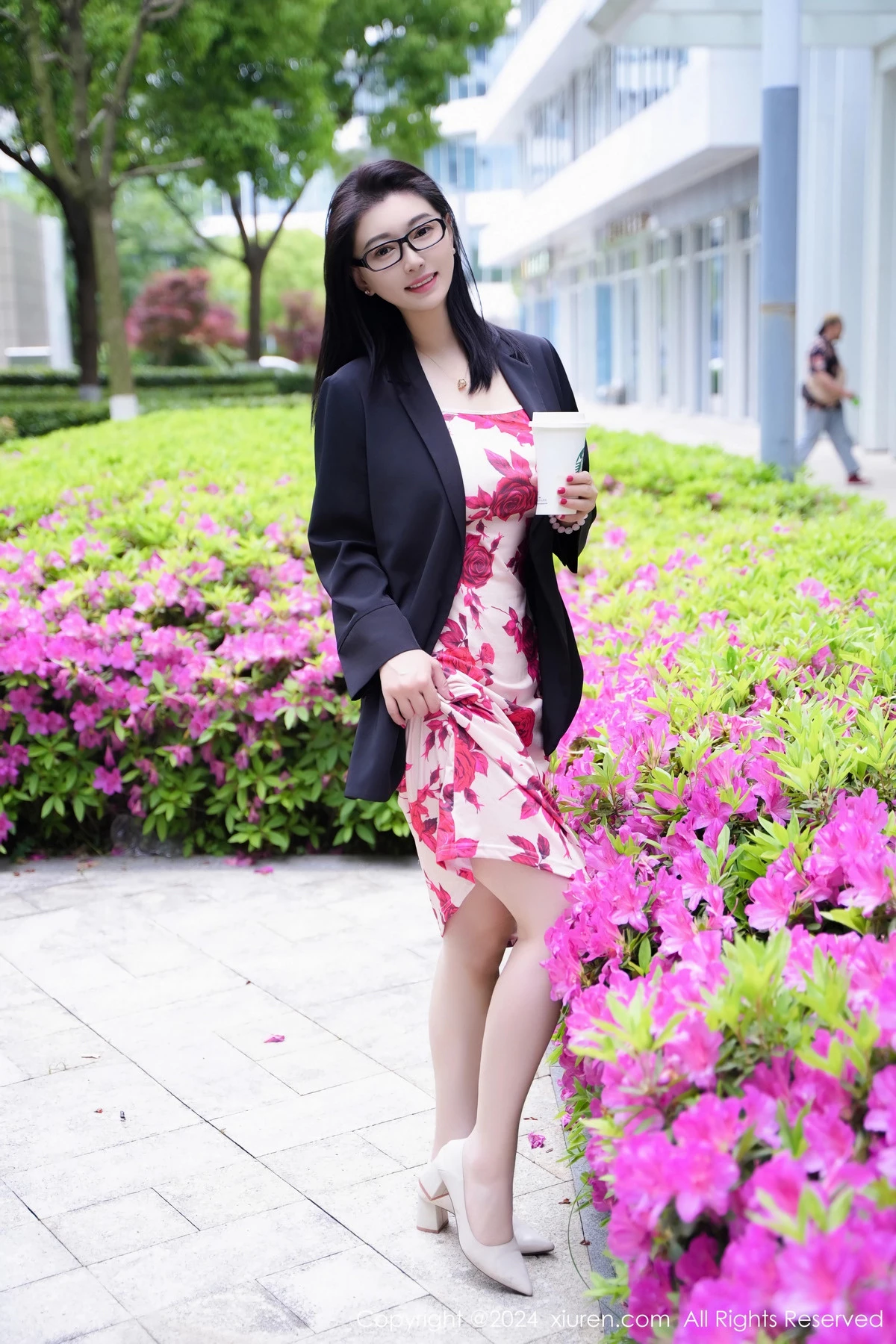 秀人集.com_[XiuRen秀人网]No.8468_模特雅茹老师厨房场景性感红色图案长裙秀柔美身姿完美诱惑写真79P