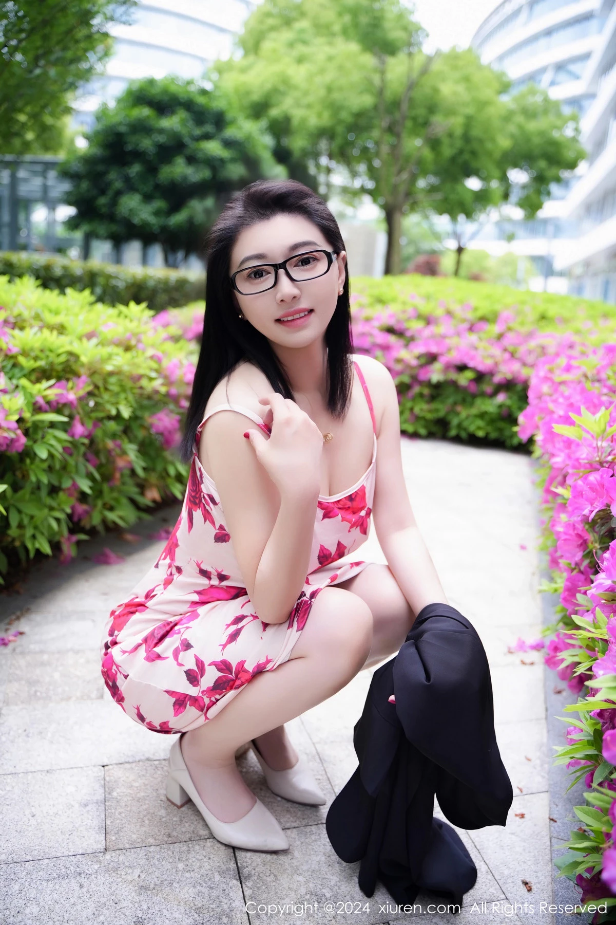 秀人集.com_[XiuRen秀人网]No.8468_模特雅茹老师厨房场景性感红色图案长裙秀柔美身姿完美诱惑写真79P