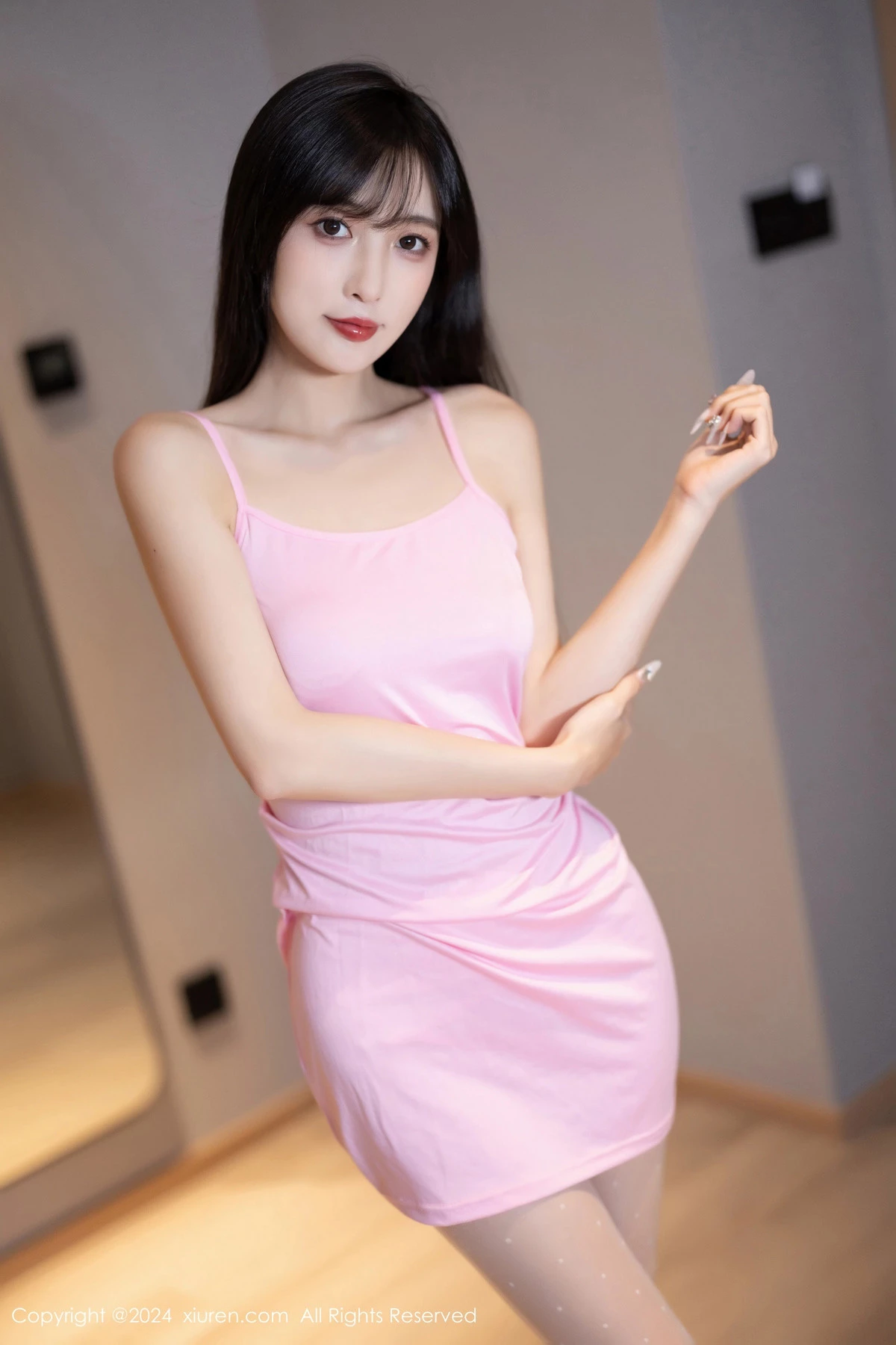 秀人集.com_[XiuRen秀人网]No.8474_模特林星阑性感粉色露肩连衣短裙配白丝袜秀曼妙身姿诱惑写真92P