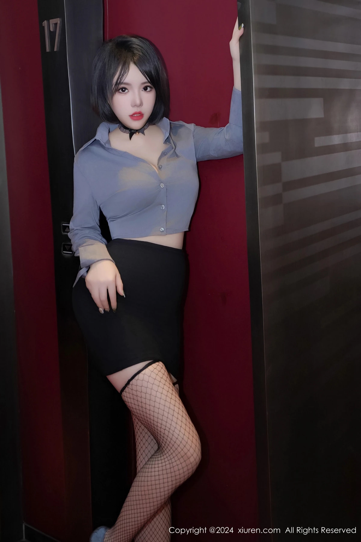 秀人集.com_[XiuRen秀人网]No.8435_模特陆萱雅性感灰色衬衫配黑短裙露黑丝网袜秀翘臀美腿诱惑写真68P
