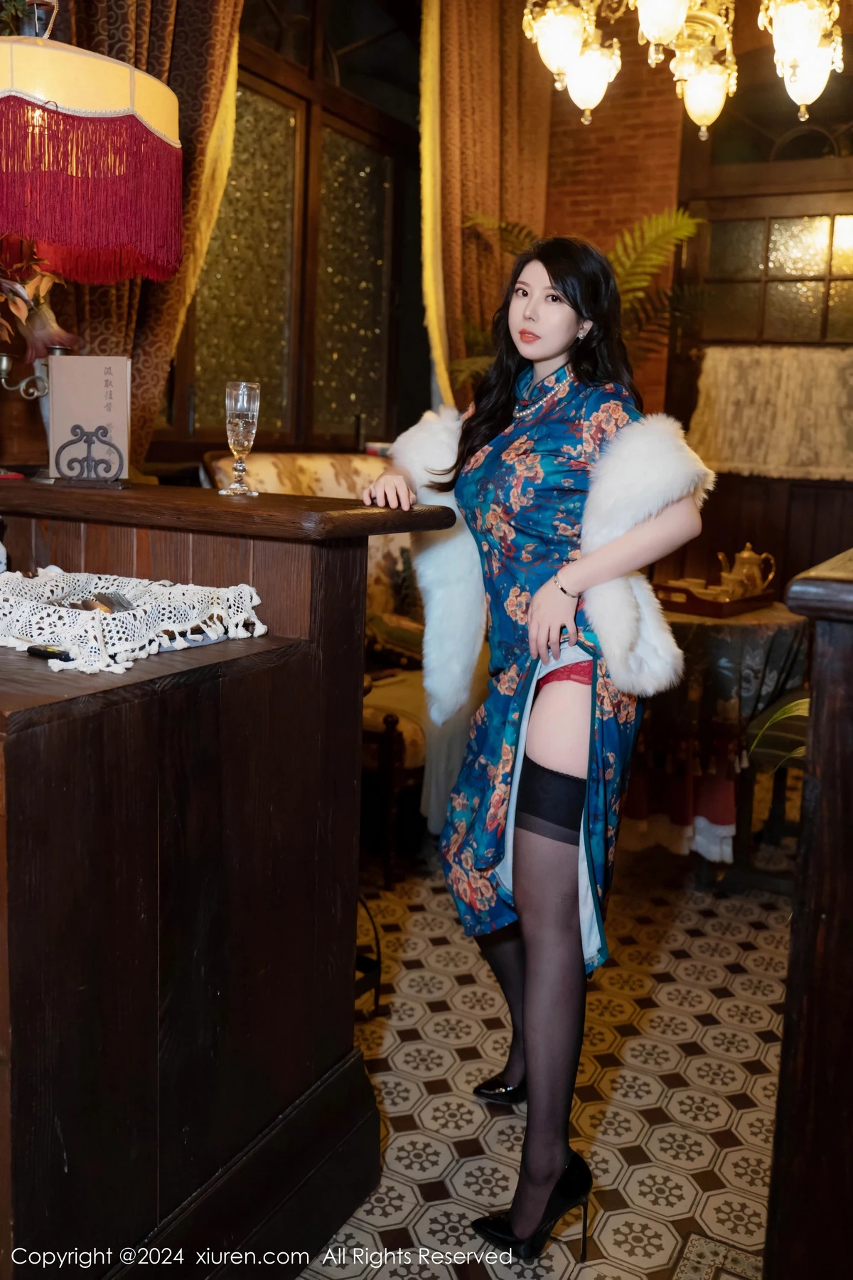 秀人集.com_[XiuRen秀人网]No.8476_模特白茹雪性感深色旗袍露红色内衣配黑丝袜秀完美身材诱惑写真60P