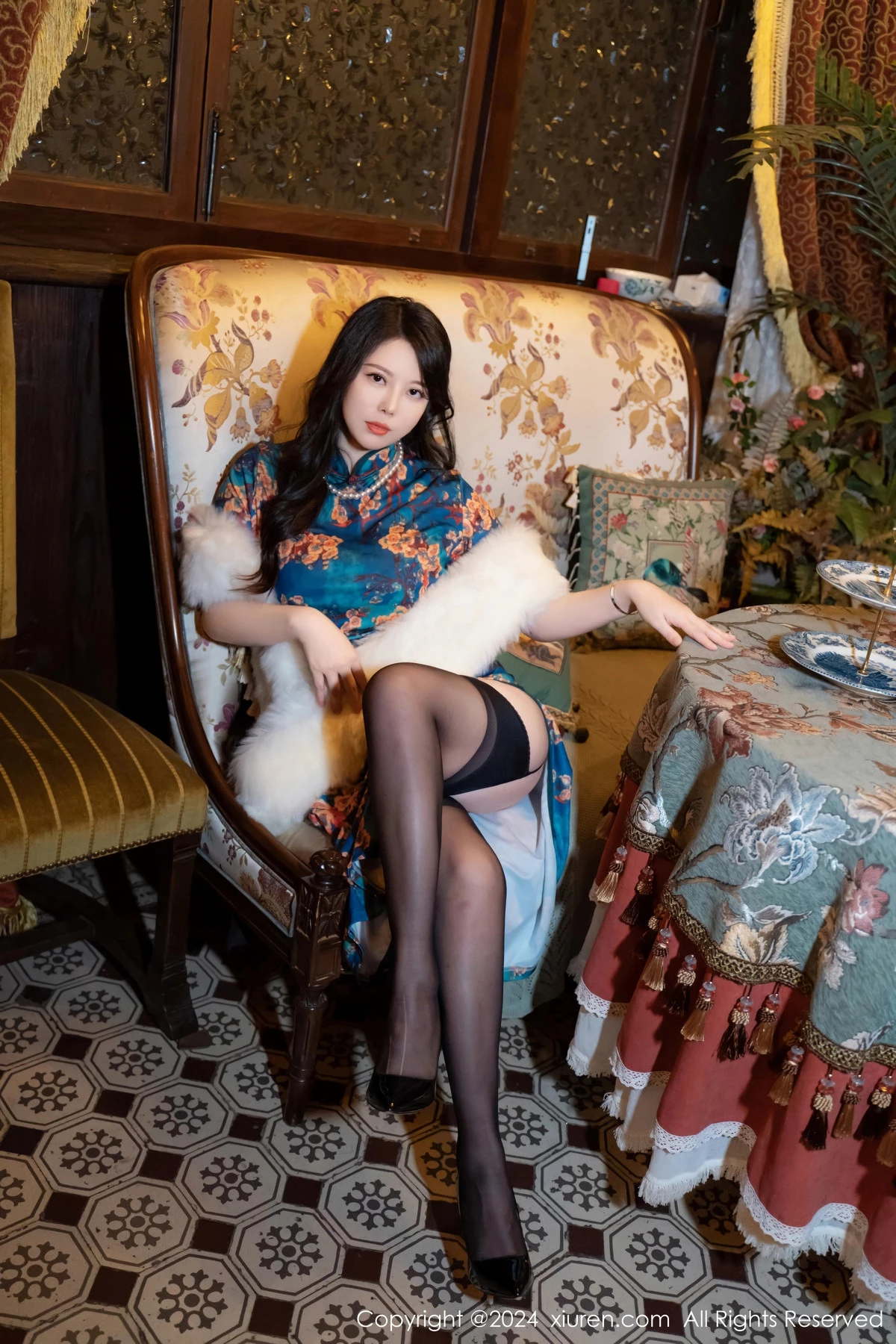 秀人集.com_[XiuRen秀人网]No.8476_模特白茹雪性感深色旗袍露红色内衣配黑丝袜秀完美身材诱惑写真60P