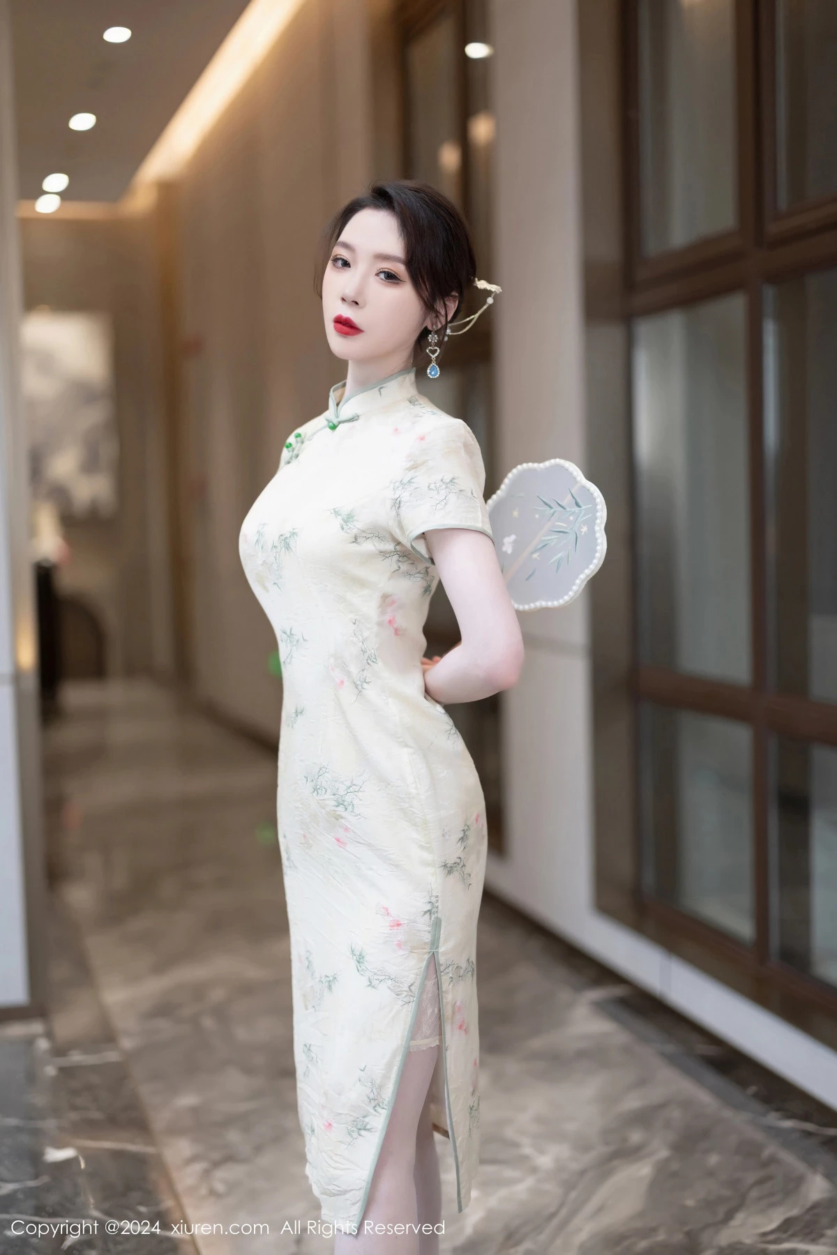 秀人集.com_[XiuRen秀人网]No.8497_模特梦心玥性感浅黄色旗袍配肉丝吊袜秀高挑曼妙身姿诱惑写真83P