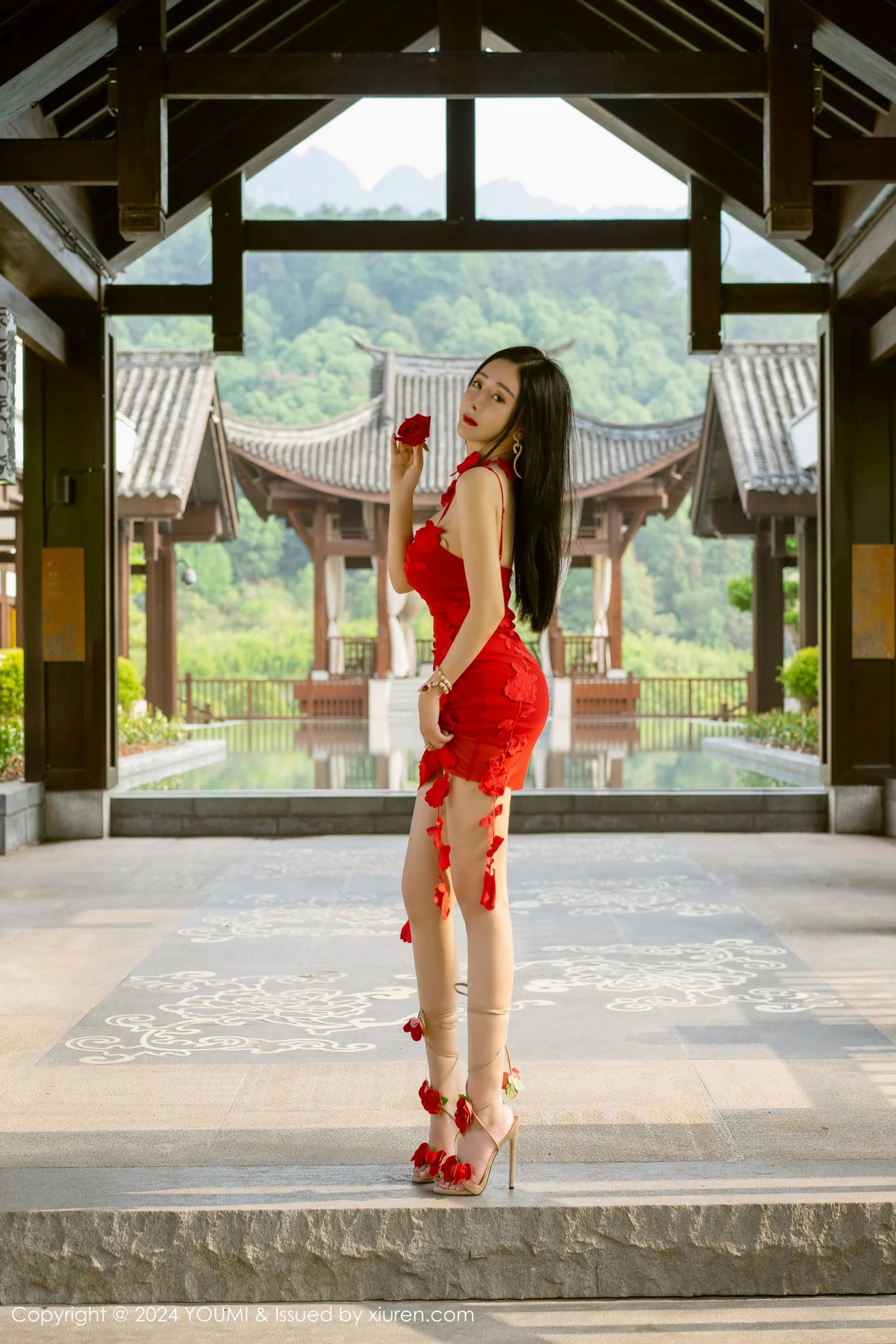 秀人集.com_[YouMi尤蜜荟]Vol.1058_模特允爾性感红色连衣短裙露粉色内衣秀丰腴身姿撩人诱惑写真51P