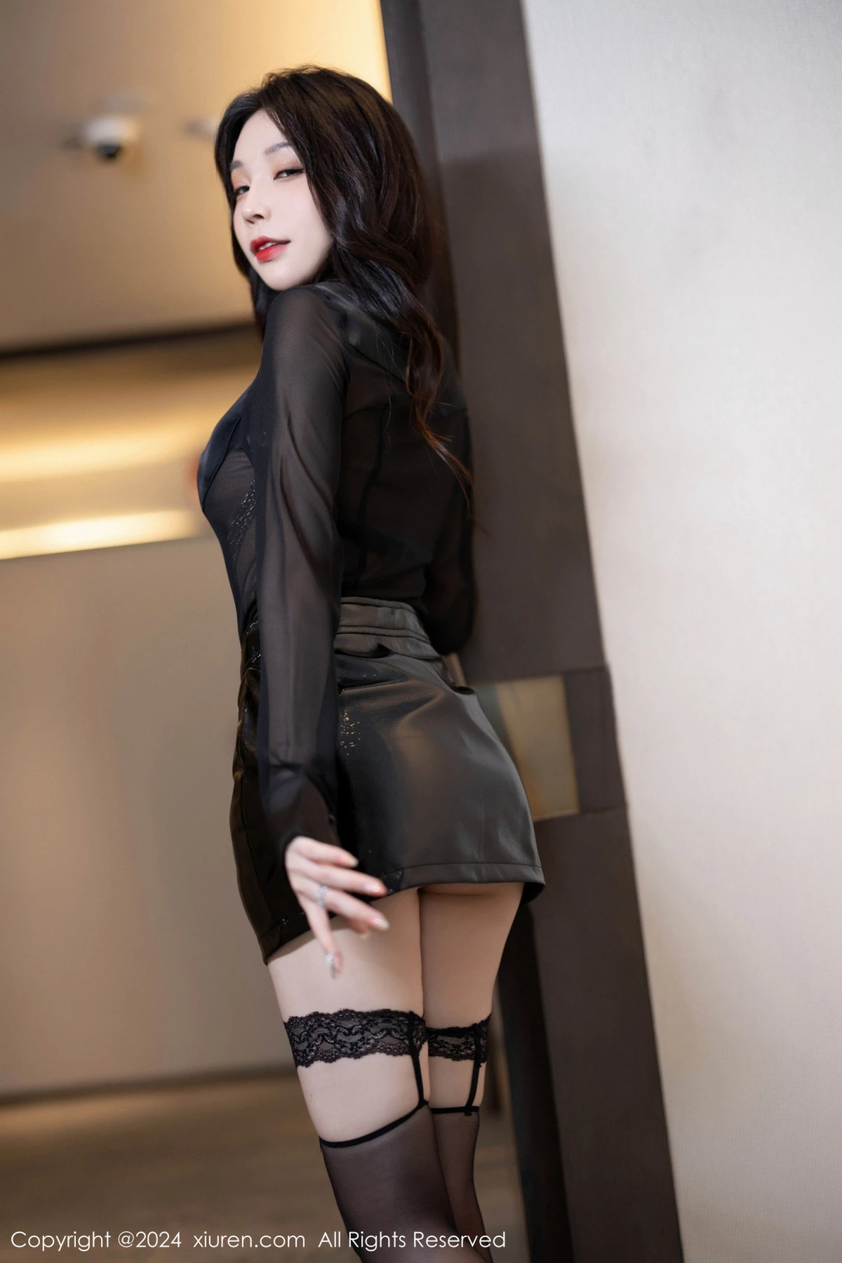 秀人集.com_[XiuRen秀人网]No.8554_模特徐莉芝Booty性感杏黑色服饰配黑色丝袜秀翘臀美腿诱惑写真81P