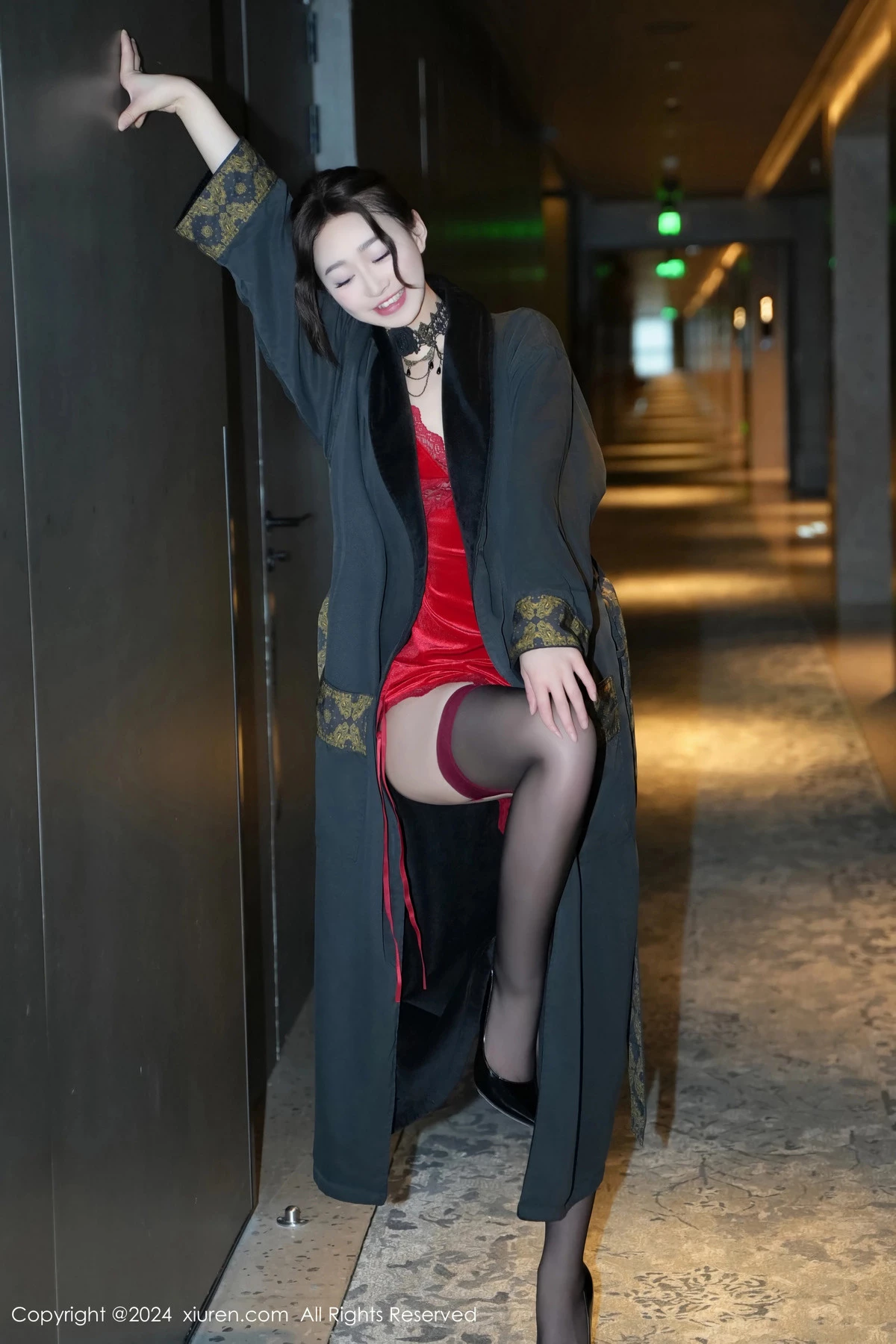 秀人集.com_[XiuRen秀人网]No.8547_模特软糖爱喝奶性感红色吊带短裙配黑丝吊袜秀曼妙身姿诱惑写真73P