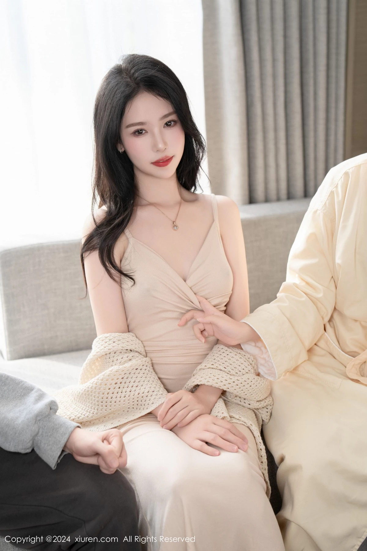 秀人集.com_[XiuRen秀人网]No.8559_模特利世杏色连衣长裙露黑色内衣配超薄黑丝秀曼妙身姿诱惑写真84P