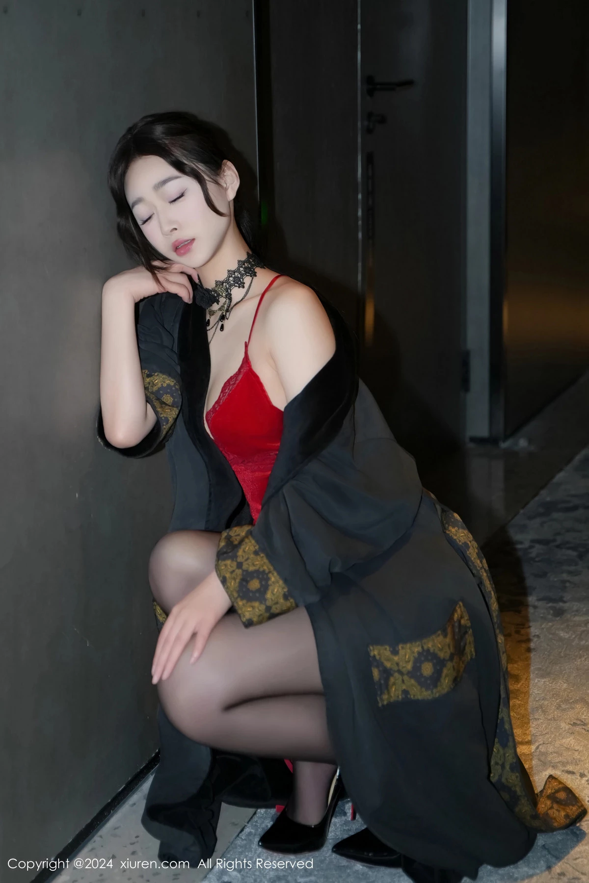 秀人集.com_[XiuRen秀人网]No.8547_模特软糖爱喝奶性感红色吊带短裙配黑丝吊袜秀曼妙身姿诱惑写真73P