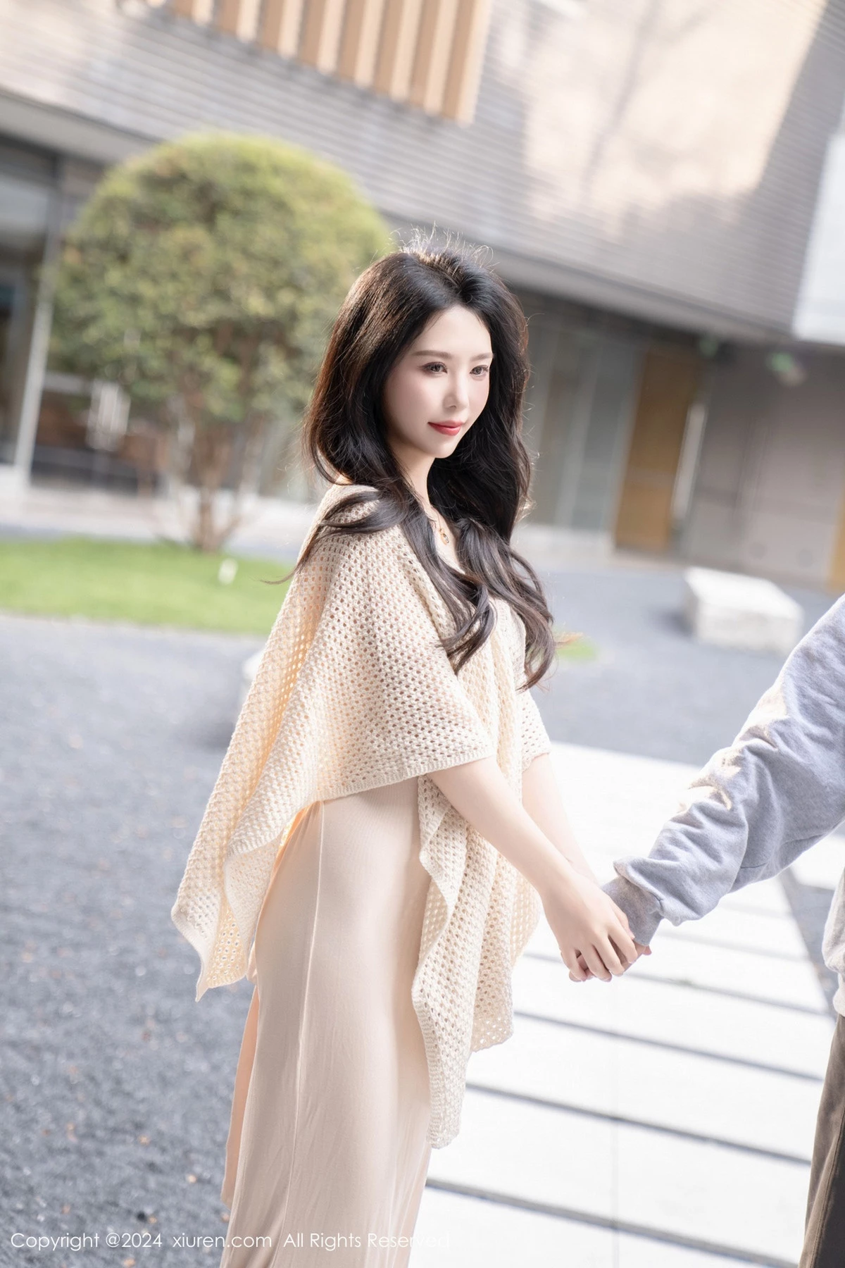 秀人集.com_[XiuRen秀人网]No.8559_模特利世杏色连衣长裙露黑色内衣配超薄黑丝秀曼妙身姿诱惑写真84P