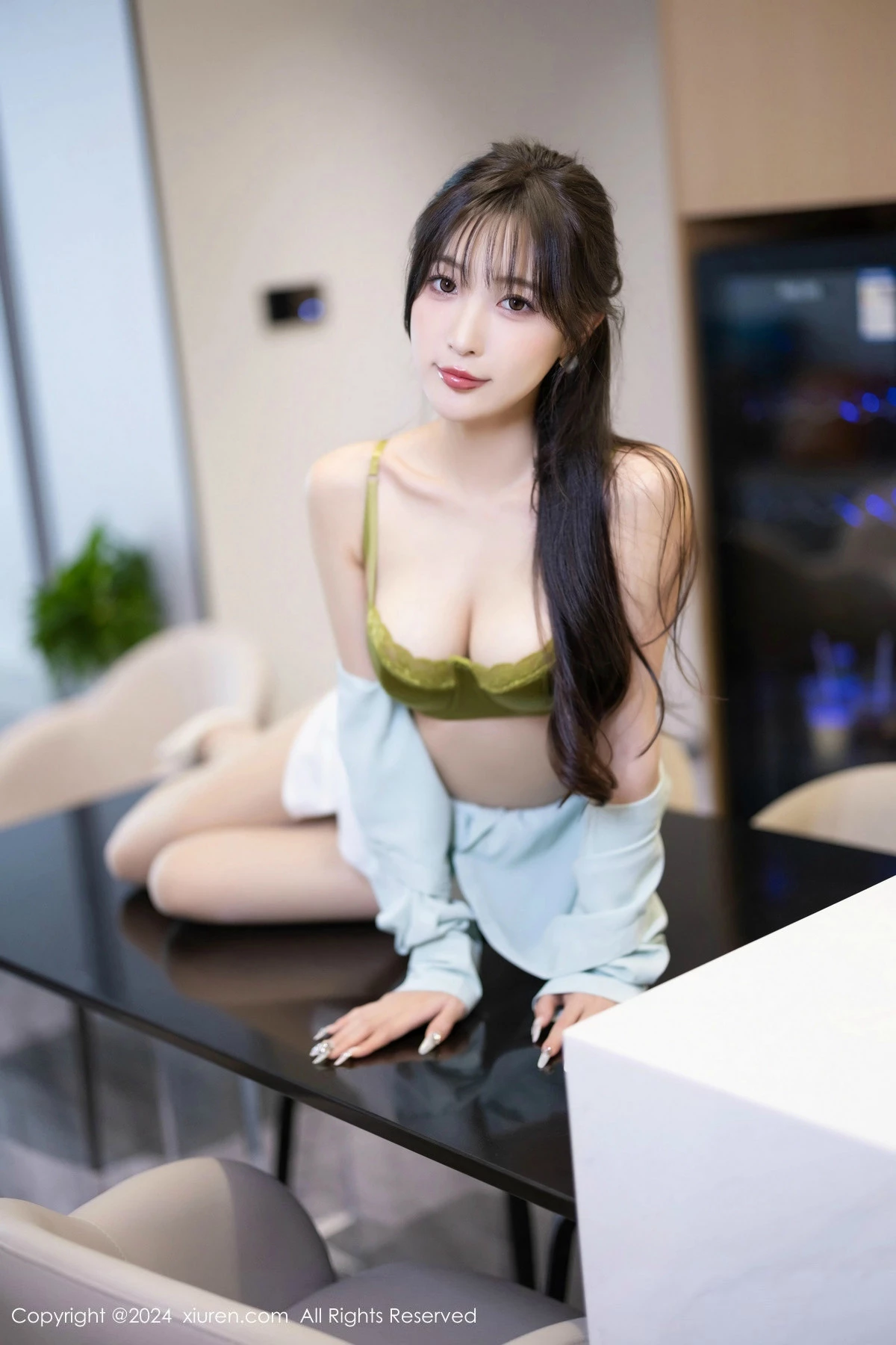 秀人集.com_[XiuRen秀人网]No.8589_模特林星阑性感浅绿衬衫配白短裙露超薄肉丝秀曼妙身姿诱惑写真86P