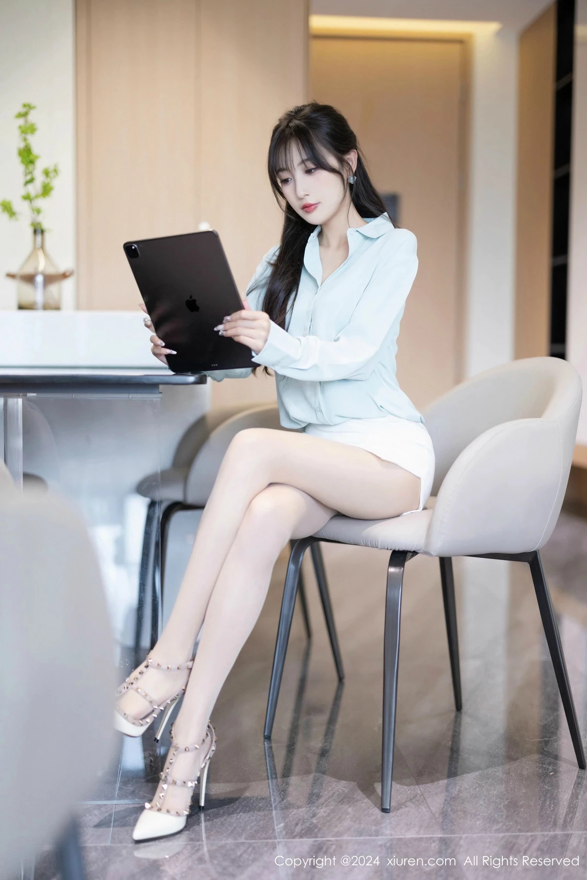 秀人集.com_[XiuRen秀人网]No.8589_模特林星阑性感浅绿衬衫配白短裙露超薄肉丝秀曼妙身姿诱惑写真86P