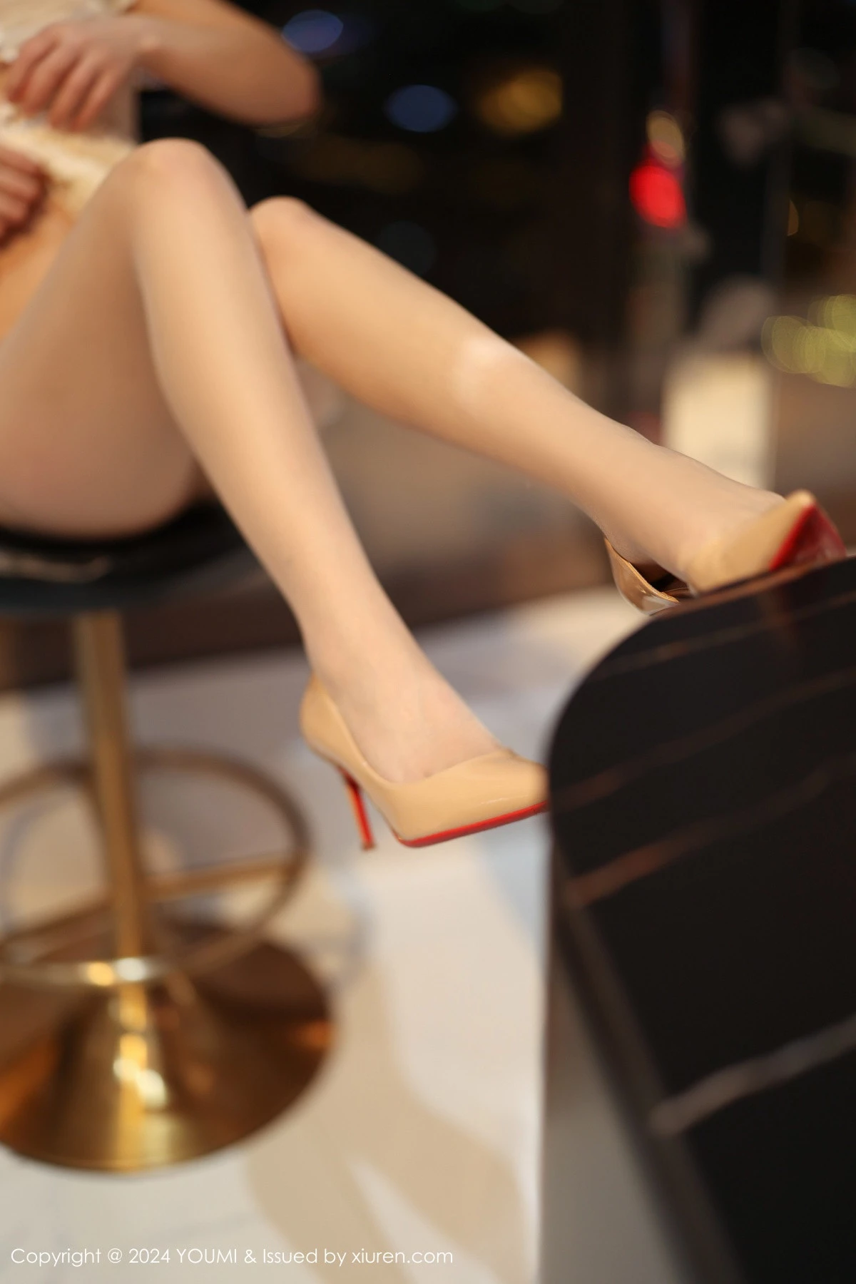 秀人集.com_[YouMi尤蜜荟]Vol.1067_模特谭小灵性感浅色轻透上衣配超薄肉丝秀丰腴有致身材诱惑写真82P