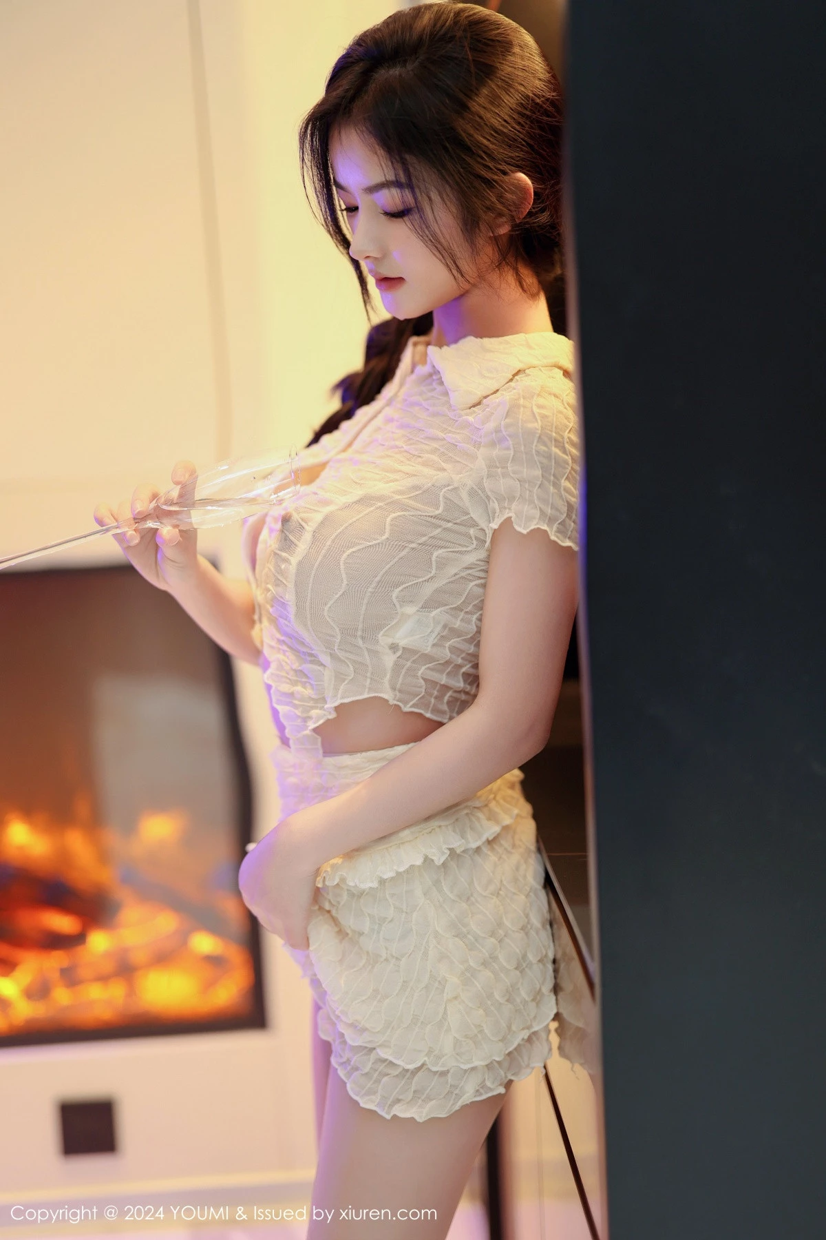 秀人集.com_[YouMi尤蜜荟]Vol.1067_模特谭小灵性感浅色轻透上衣配超薄肉丝秀丰腴有致身材诱惑写真82P