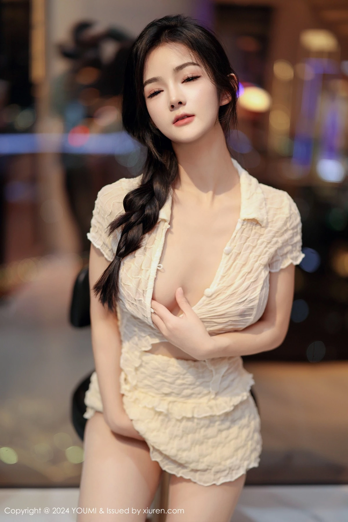 秀人集.com_[YouMi尤蜜荟]Vol.1067_模特谭小灵性感浅色轻透上衣配超薄肉丝秀丰腴有致身材诱惑写真82P