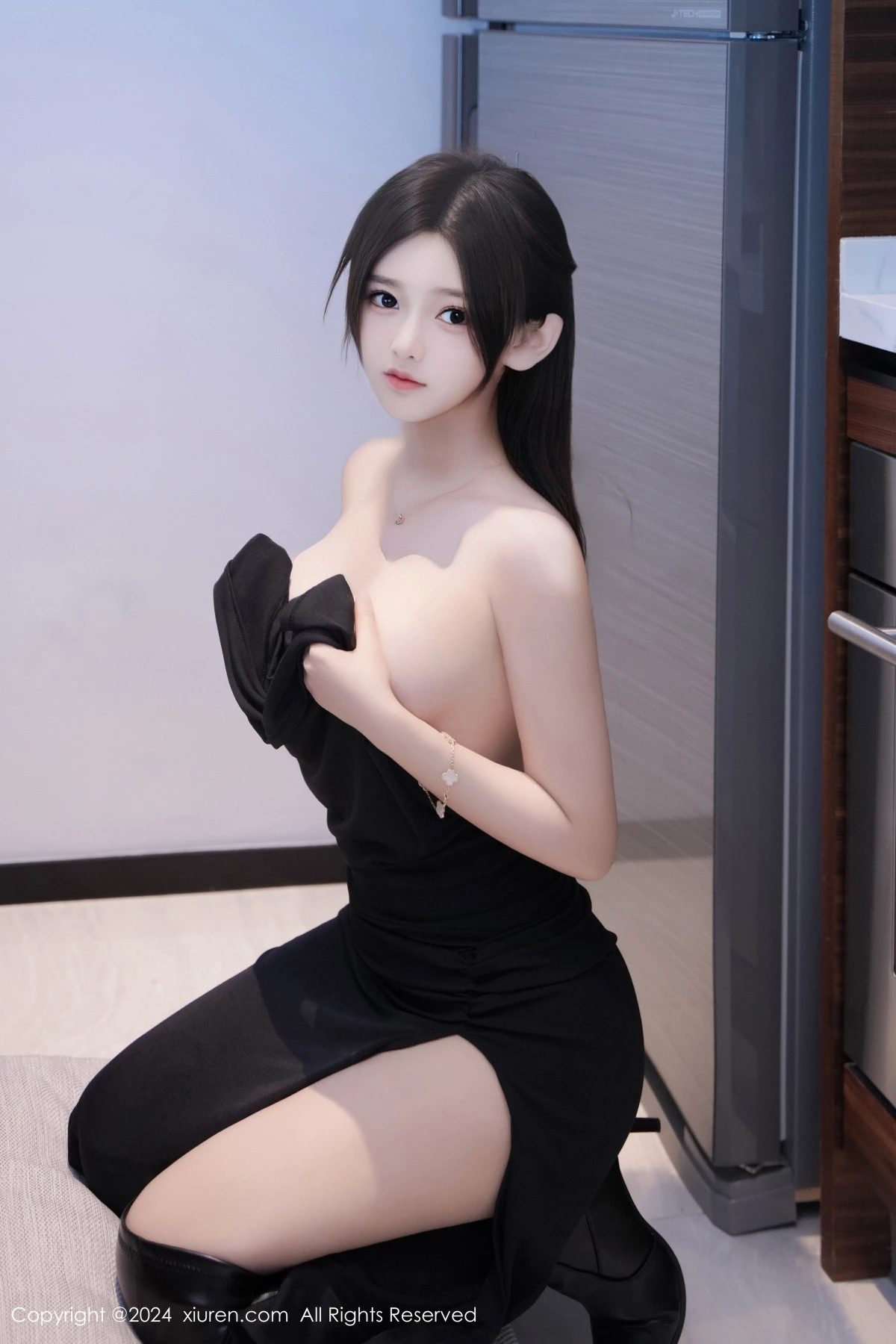 秀人集.com_[XiuRen秀人网]No.8623_模特奶茶味的包子性感黑色连衣长裙配黑皮靴秀丰腴身材诱惑写真62P