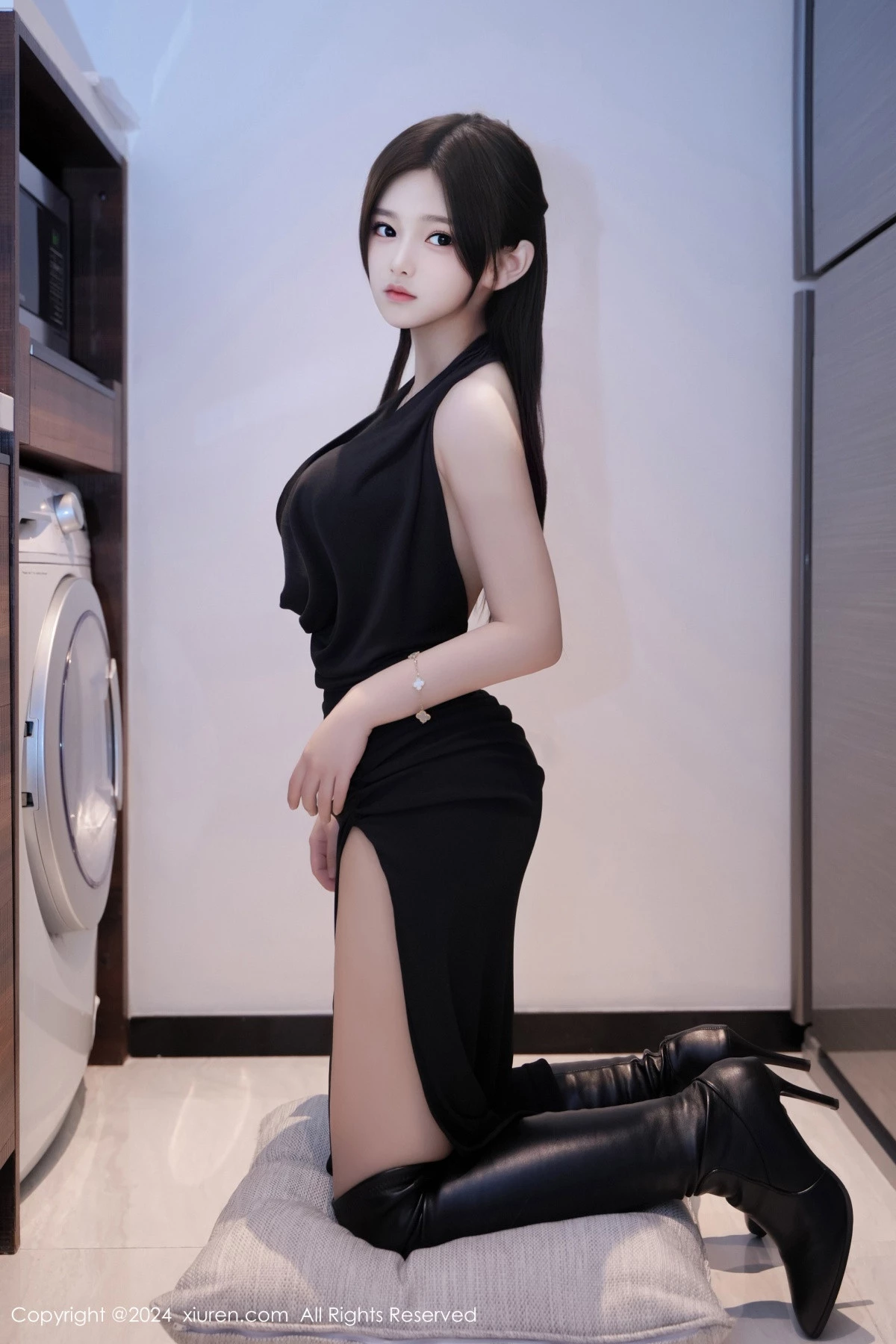 秀人集.com_[XiuRen秀人网]No.8623_模特奶茶味的包子性感黑色连衣长裙配黑皮靴秀丰腴身材诱惑写真62P