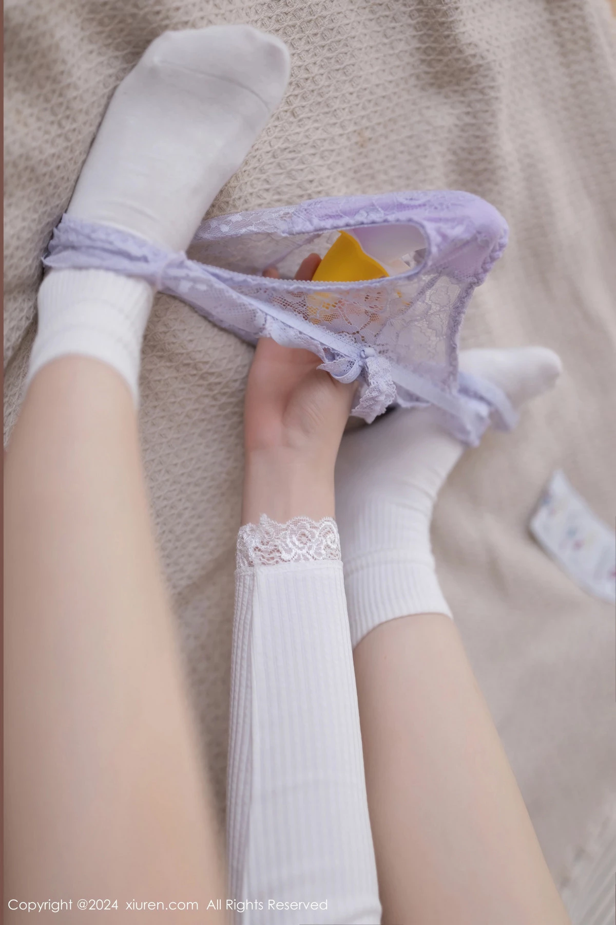 秀人集.com_[XiuRen秀人网]No.8639_模特鱼子酱Fish性感白色短T配紫色情趣内衣秀曼妙身姿诱惑写真80P