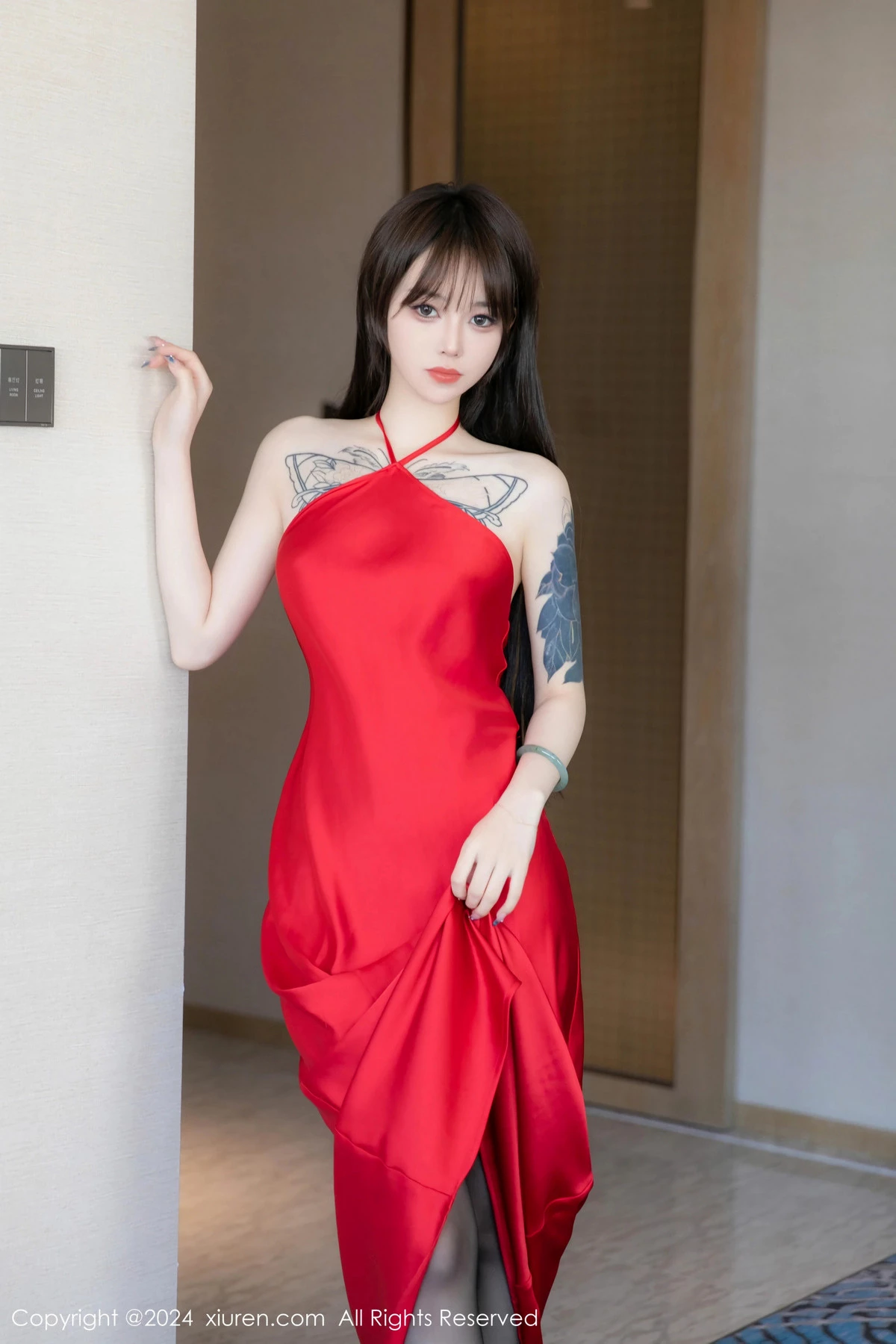 秀人集.com_[XiuRen秀人网]No.8630_模特奶瓶性感红色长裙露黑色内衣配超薄黑丝秀曼妙身姿诱惑写真90P