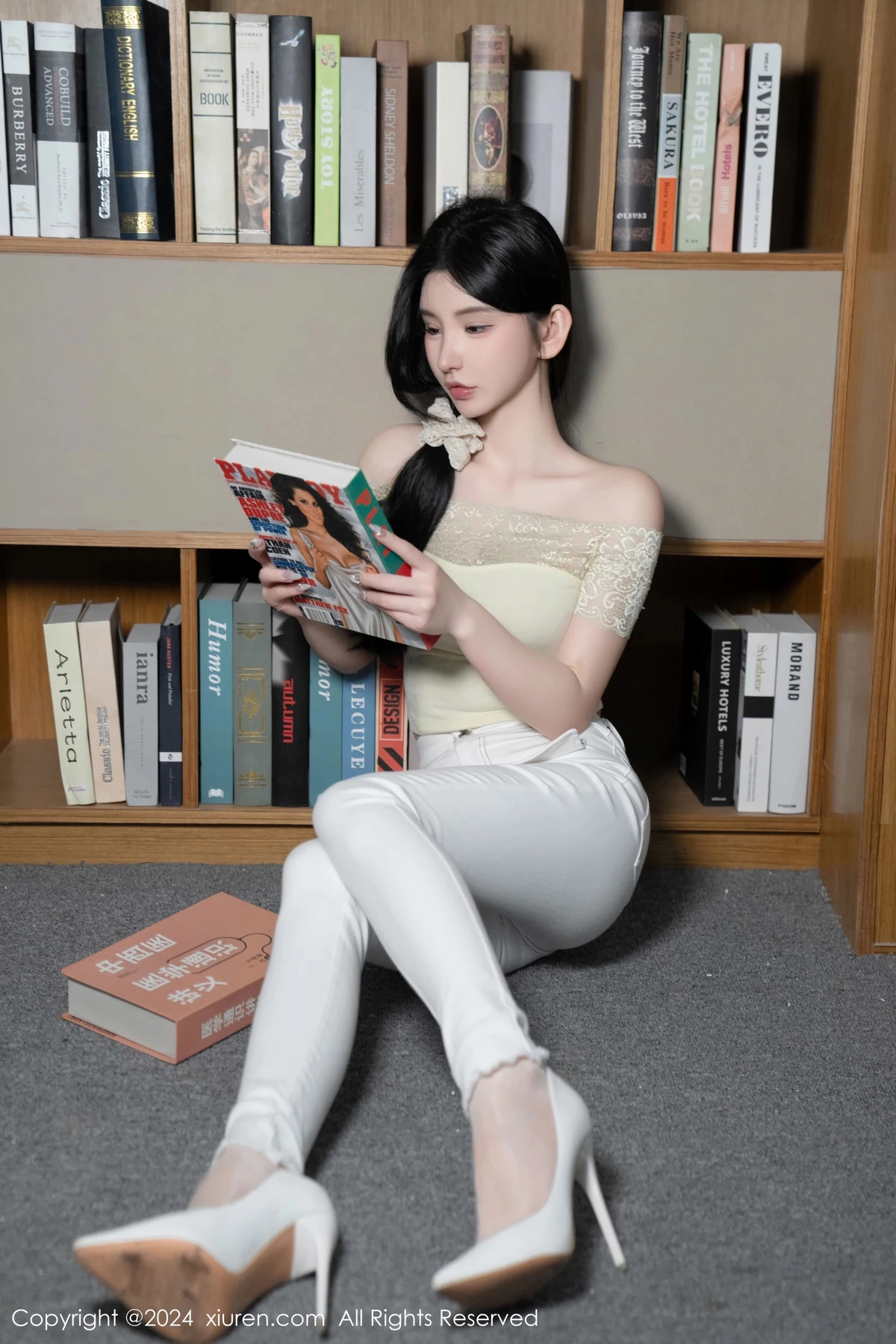 秀人集.com_[XiuRen秀人网]No.8633_女神周于希Sally图书馆场景白色长裤露超薄肉丝秀美腿诱惑写真91P