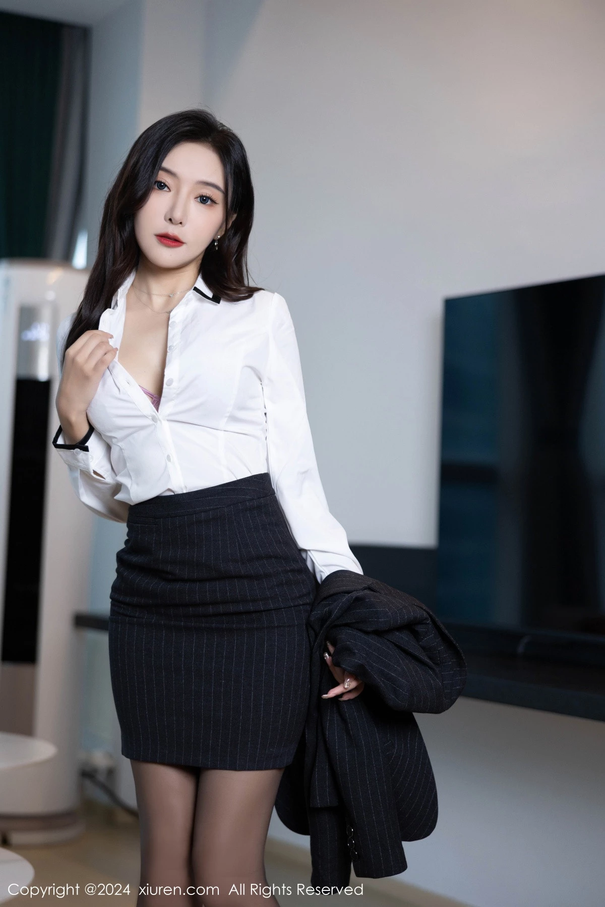 秀人集.com_[XiuRen秀人网]No.8656_女神王馨瑶yanni性感深色OL制服露粉色内衣配超薄黑丝诱惑写真85P