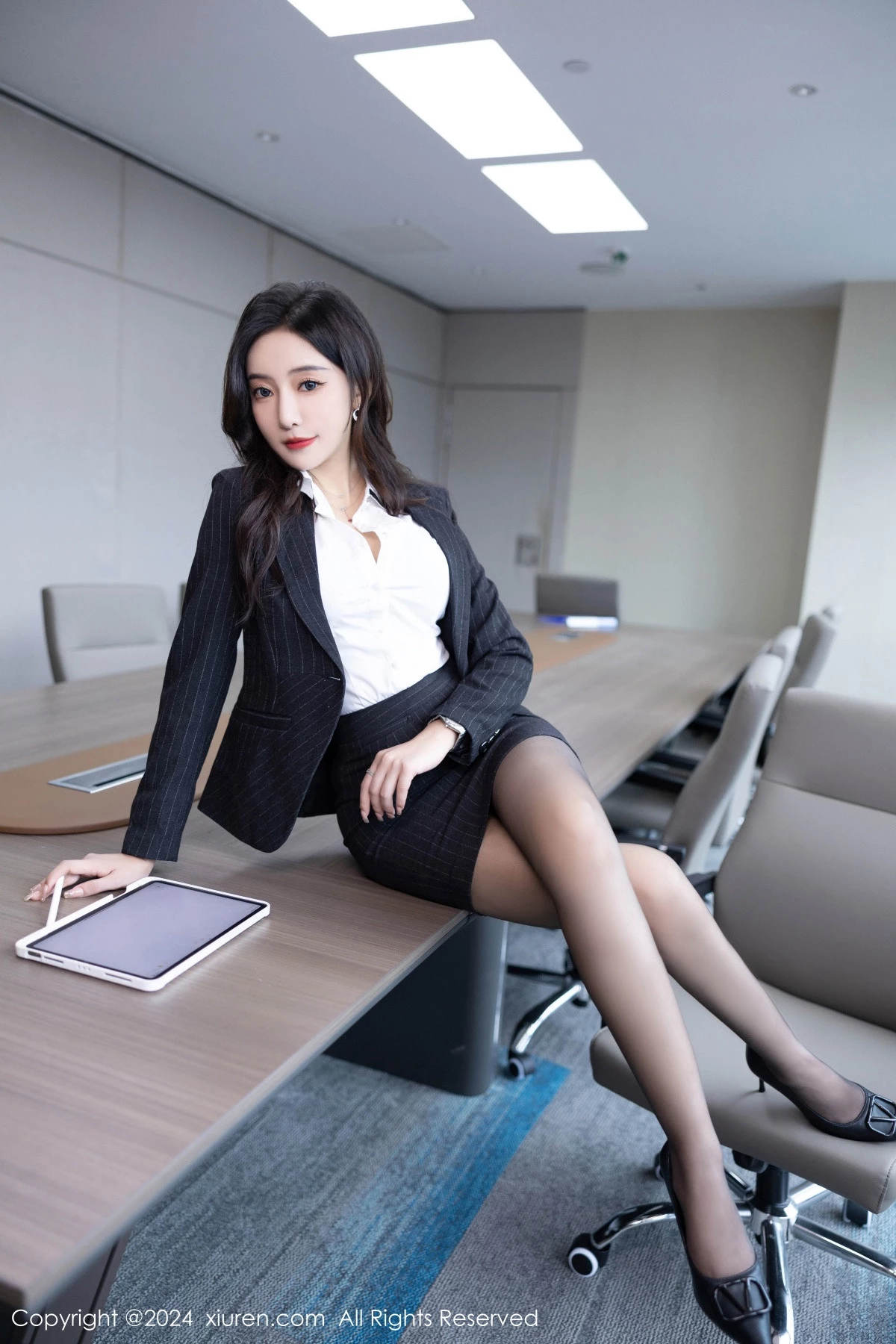 秀人集.com_[XiuRen秀人网]No.8656_女神王馨瑶yanni性感深色OL制服露粉色内衣配超薄黑丝诱惑写真85P