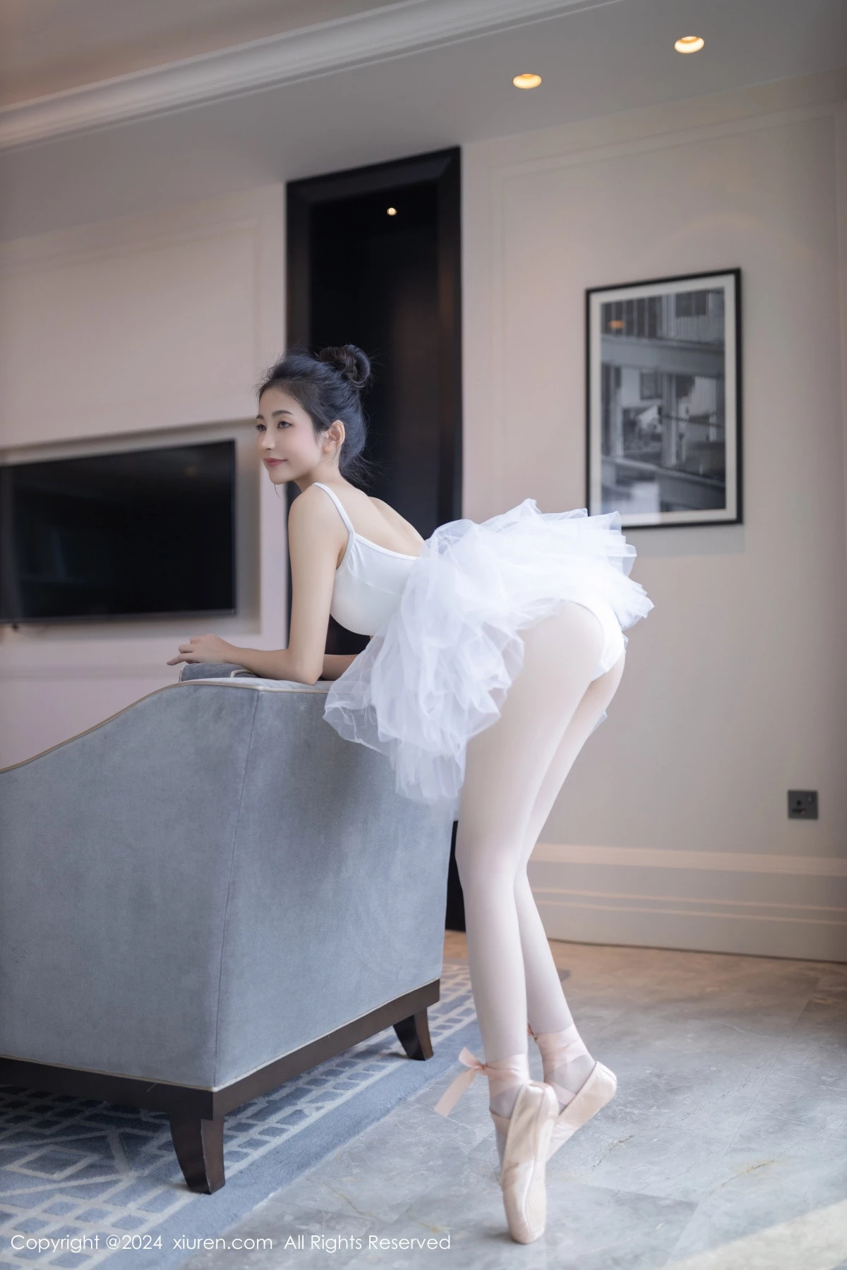 秀人集.com_[XiuRen秀人网]No.8657_模特鱼尾fish私房性感白色芭蕾短裙配白丝袜秀美腿玉足迷人写真80P