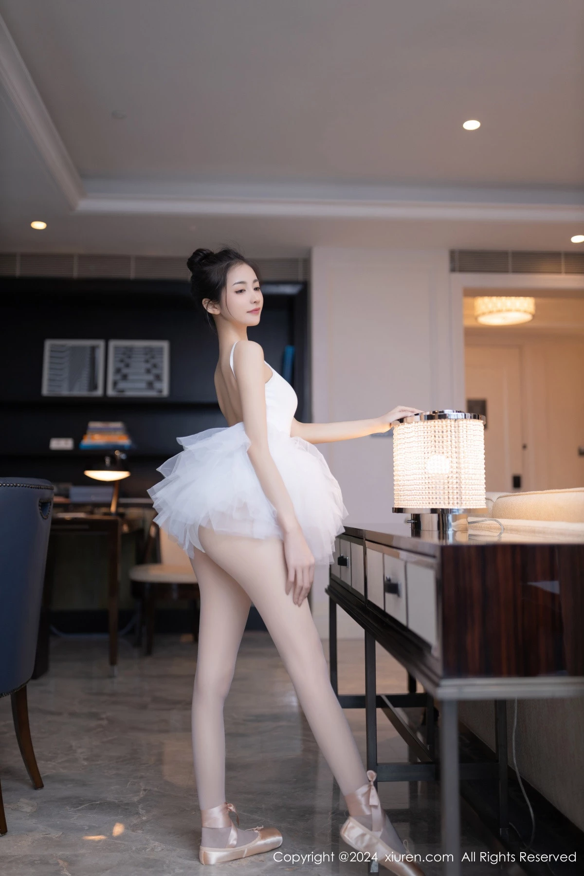 秀人集.com_[XiuRen秀人网]No.8657_模特鱼尾fish私房性感白色芭蕾短裙配白丝袜秀美腿玉足迷人写真80P