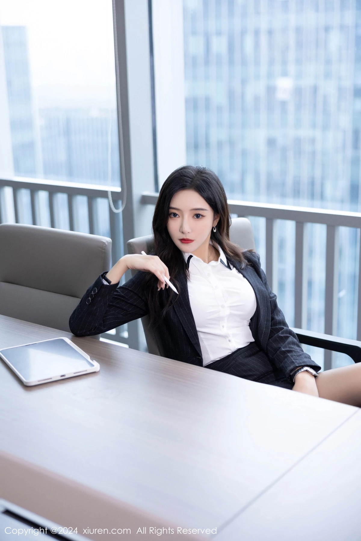 秀人集.com_[XiuRen秀人网]No.8656_女神王馨瑶yanni性感深色OL制服露粉色内衣配超薄黑丝诱惑写真85P