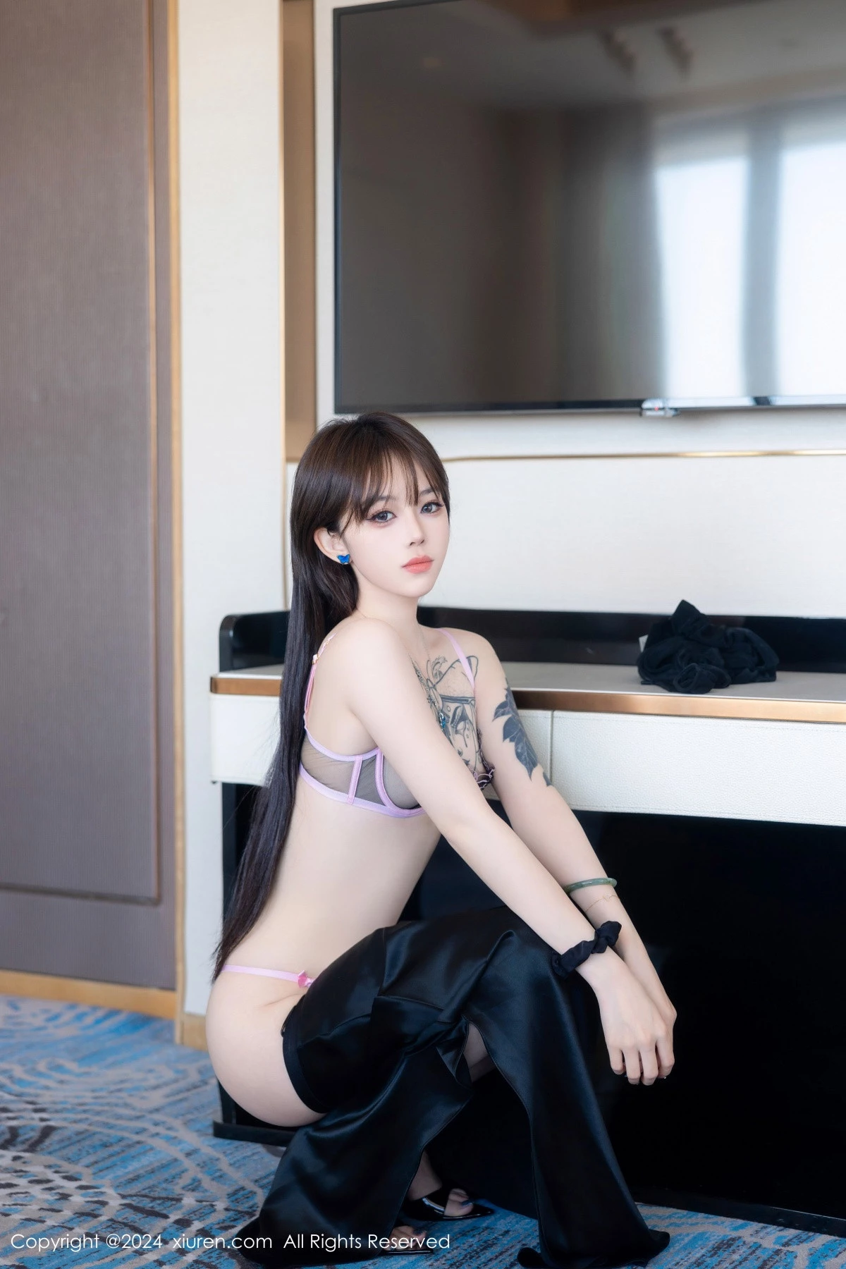 秀人集.com_[XiuRen秀人网]No.8661_模特奶瓶性感黑色上衣配黑色长裙露粉黑内衣秀曼妙身姿诱惑写真83P