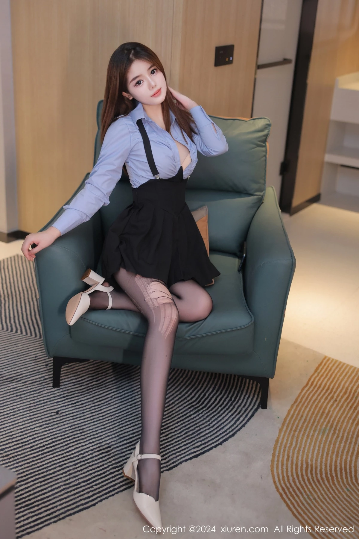 秀人集.com_[XiuRen秀人网]No.8666_新人模特白乐乐性感蓝色衬衫配黑短裙露破烂黑丝秀美腿诱惑写真77P